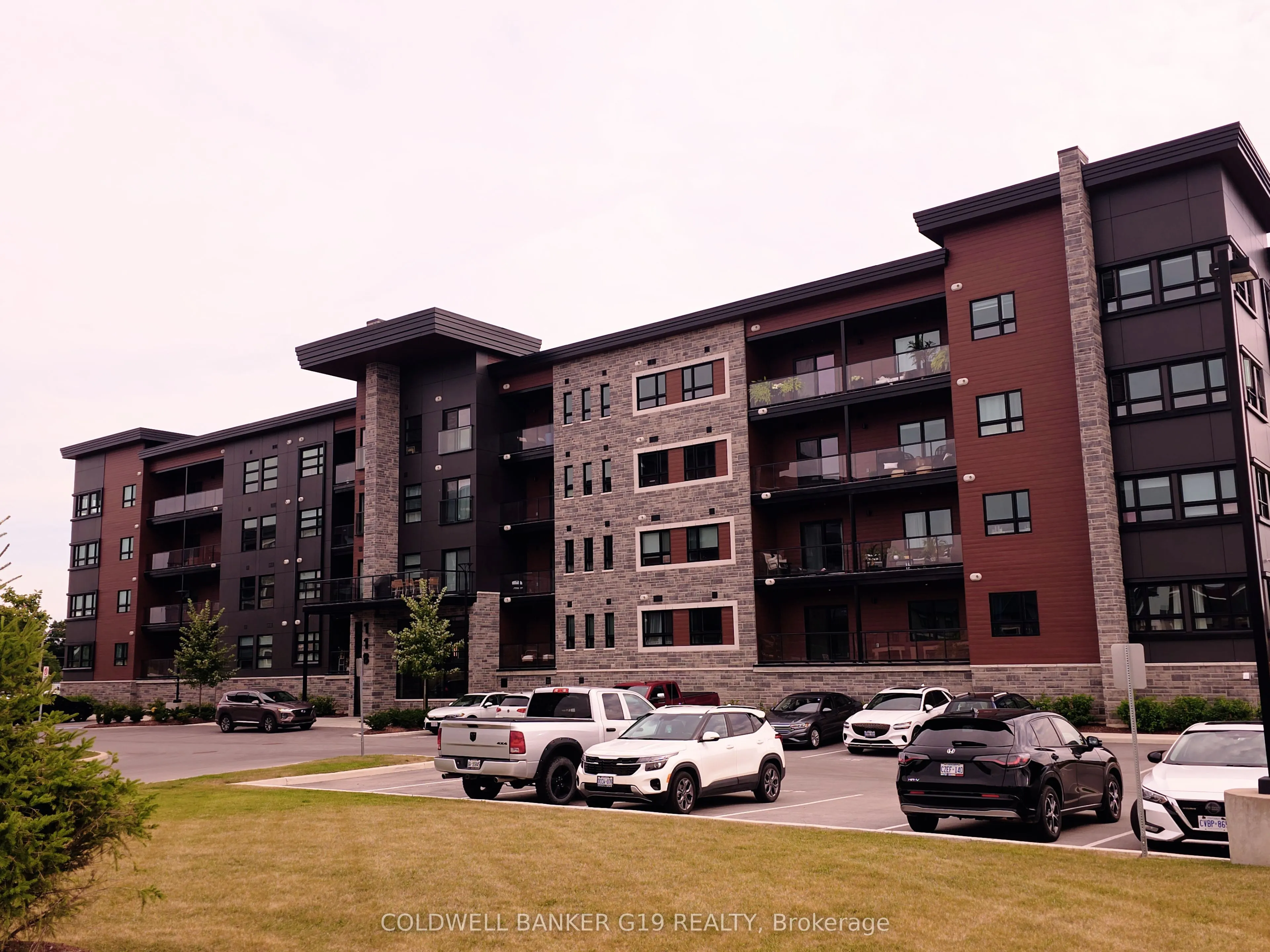 118 Summerside Boulevard, #102