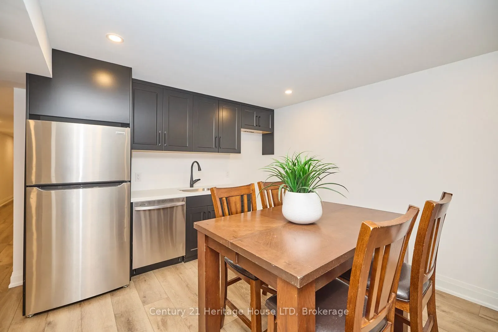 42 Aquadale Drive