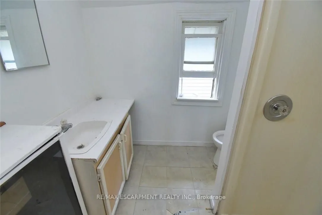 427 Cannon Street E