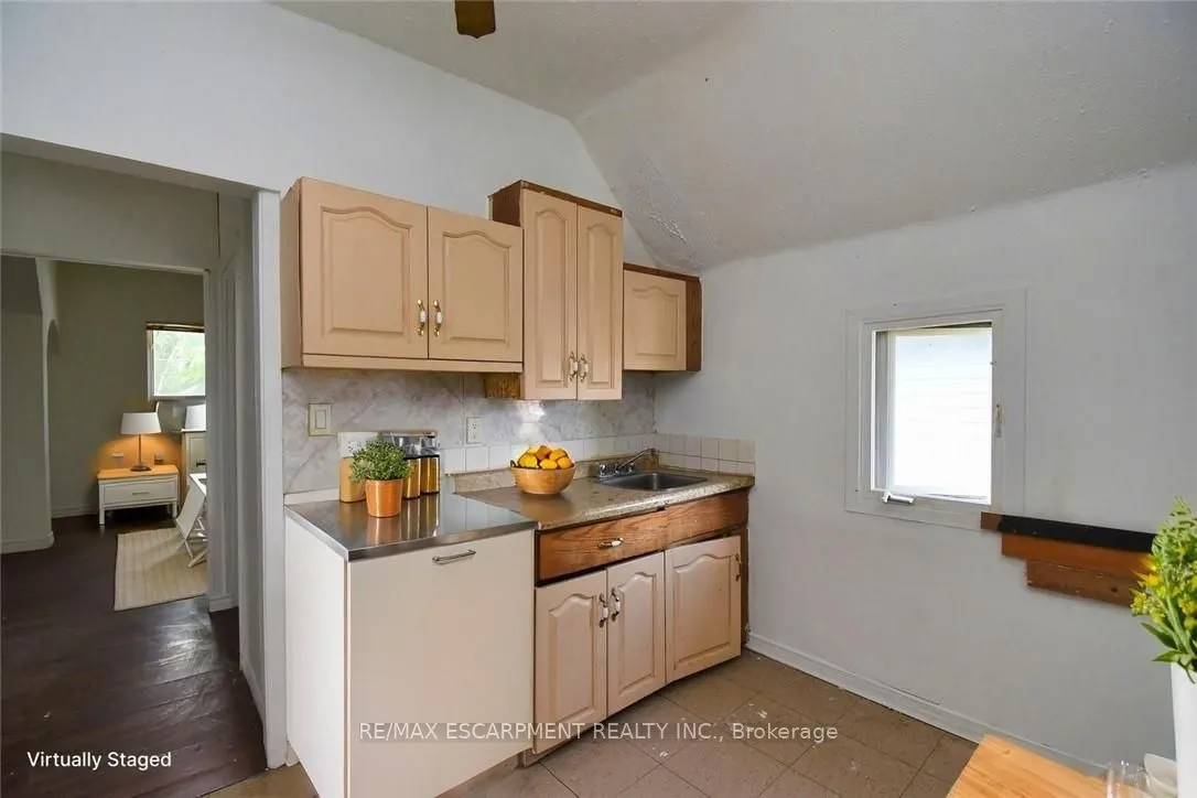 427 Cannon Street E