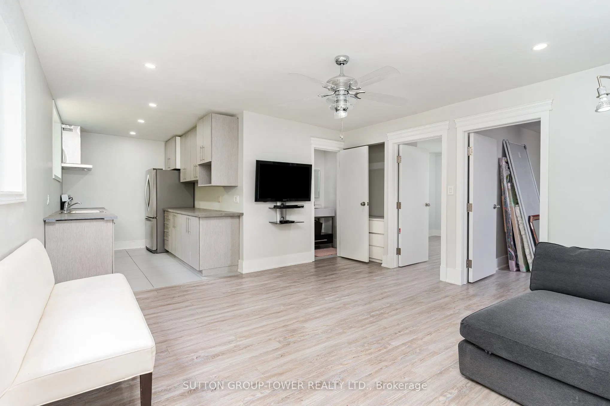 25 Douglas Avenue NE