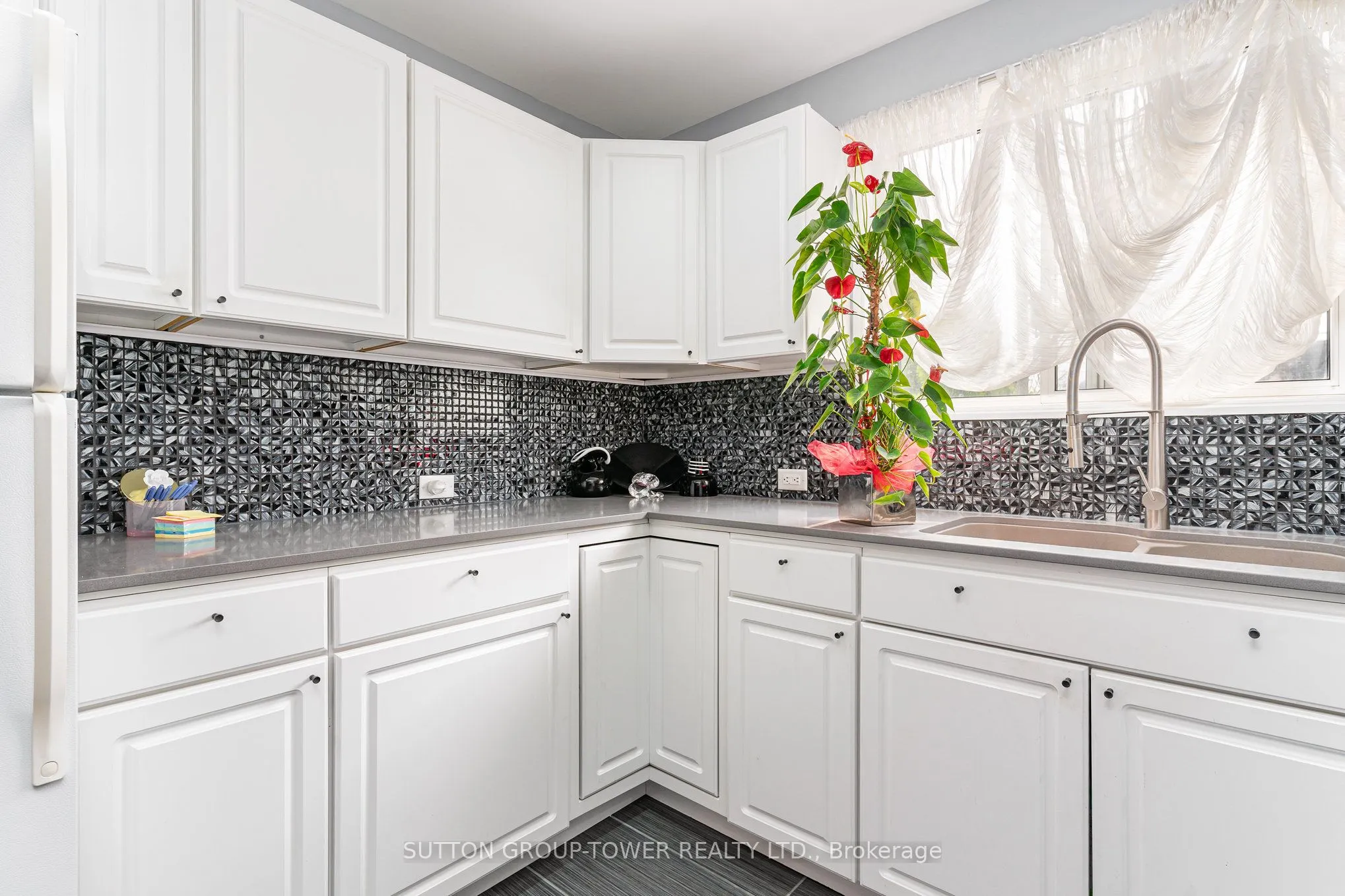 25 Douglas Avenue NE