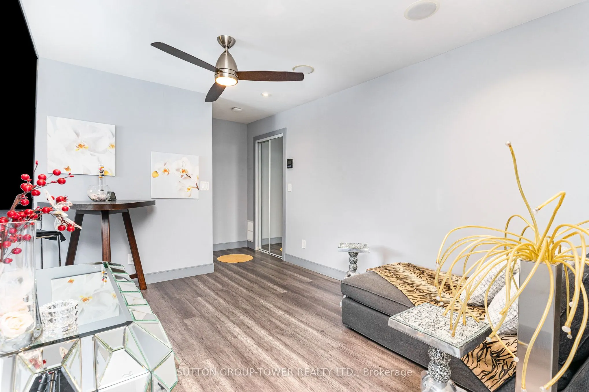 25 Douglas Avenue NE