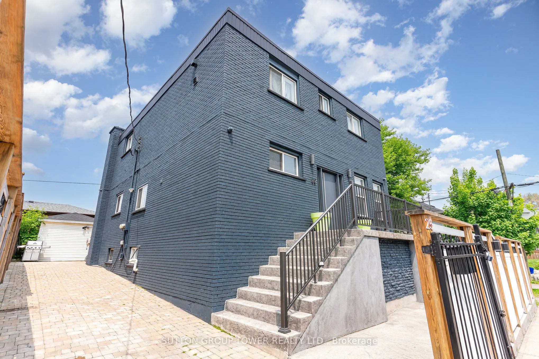 25 Douglas Avenue NE