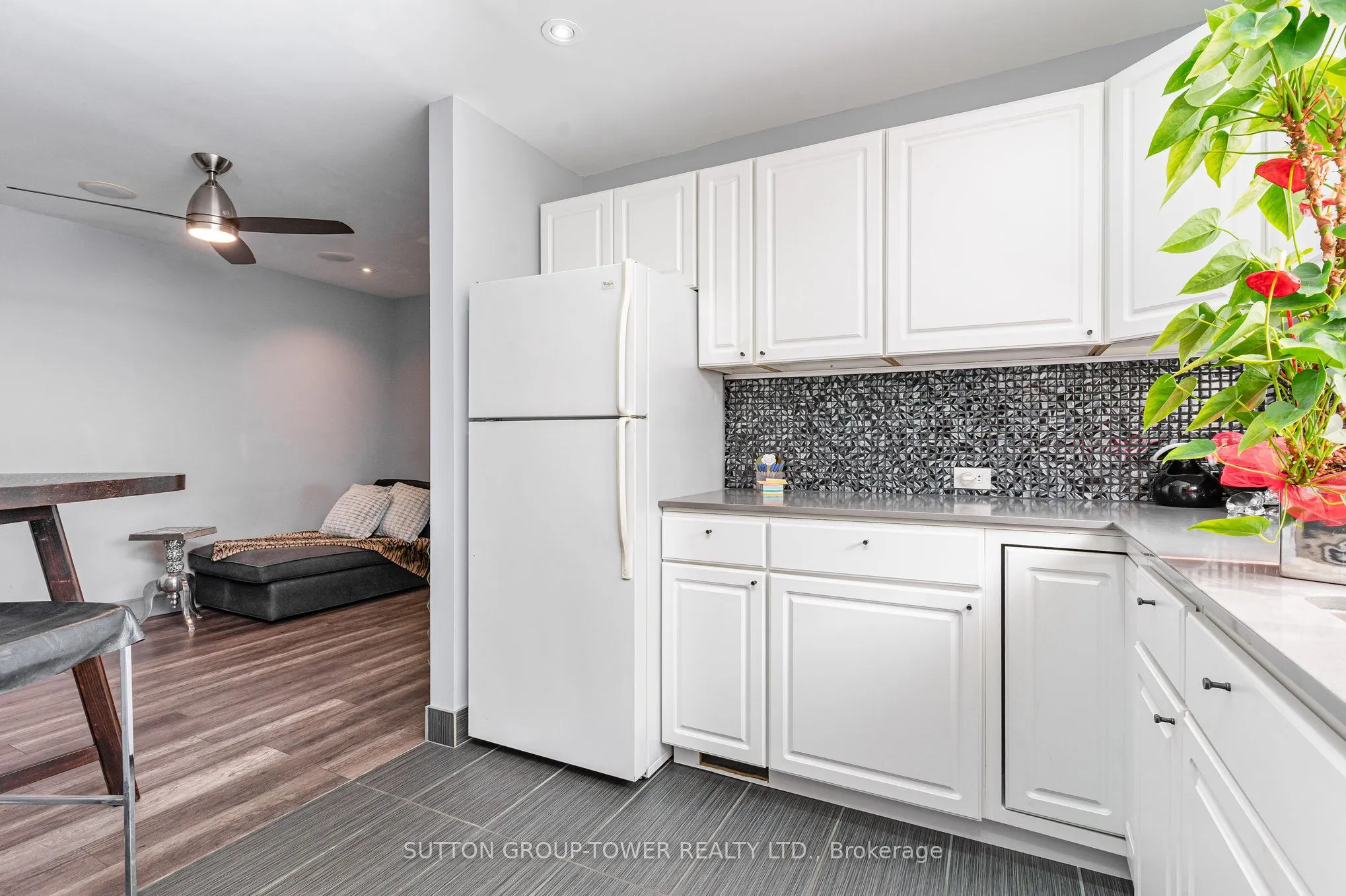 25 Douglas Avenue NE
