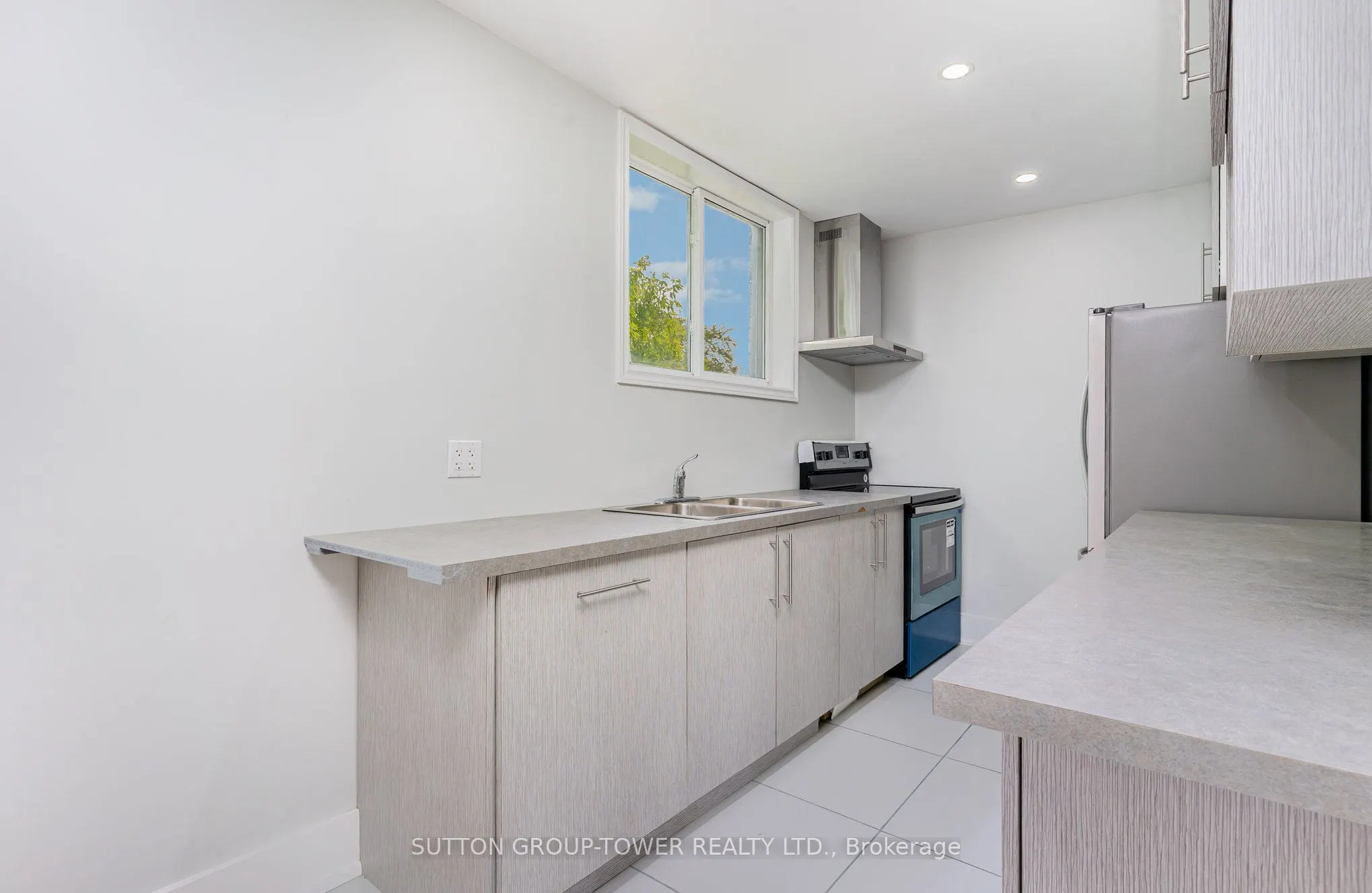 25 Douglas Avenue NE