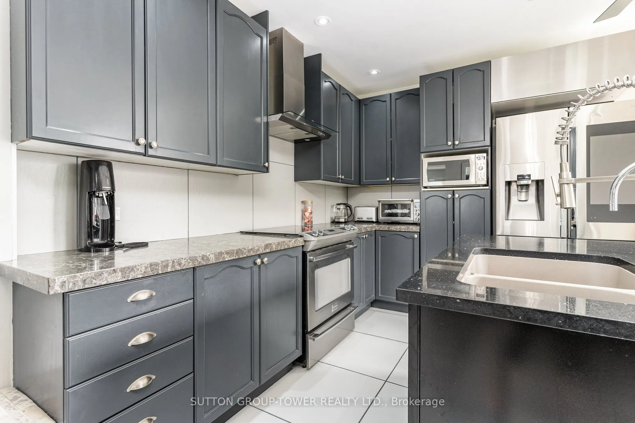 25 Douglas Avenue NE