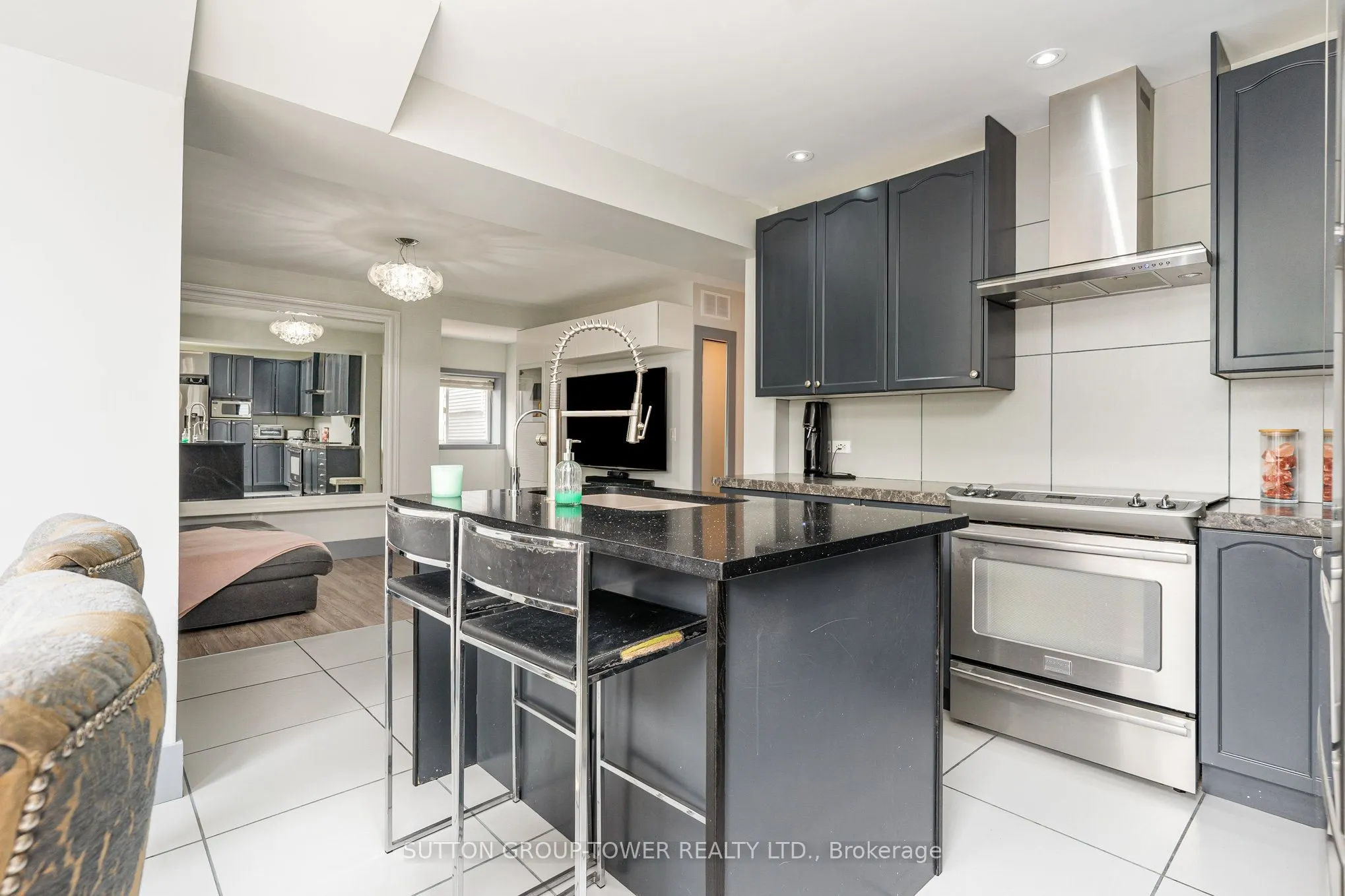 25 Douglas Avenue NE
