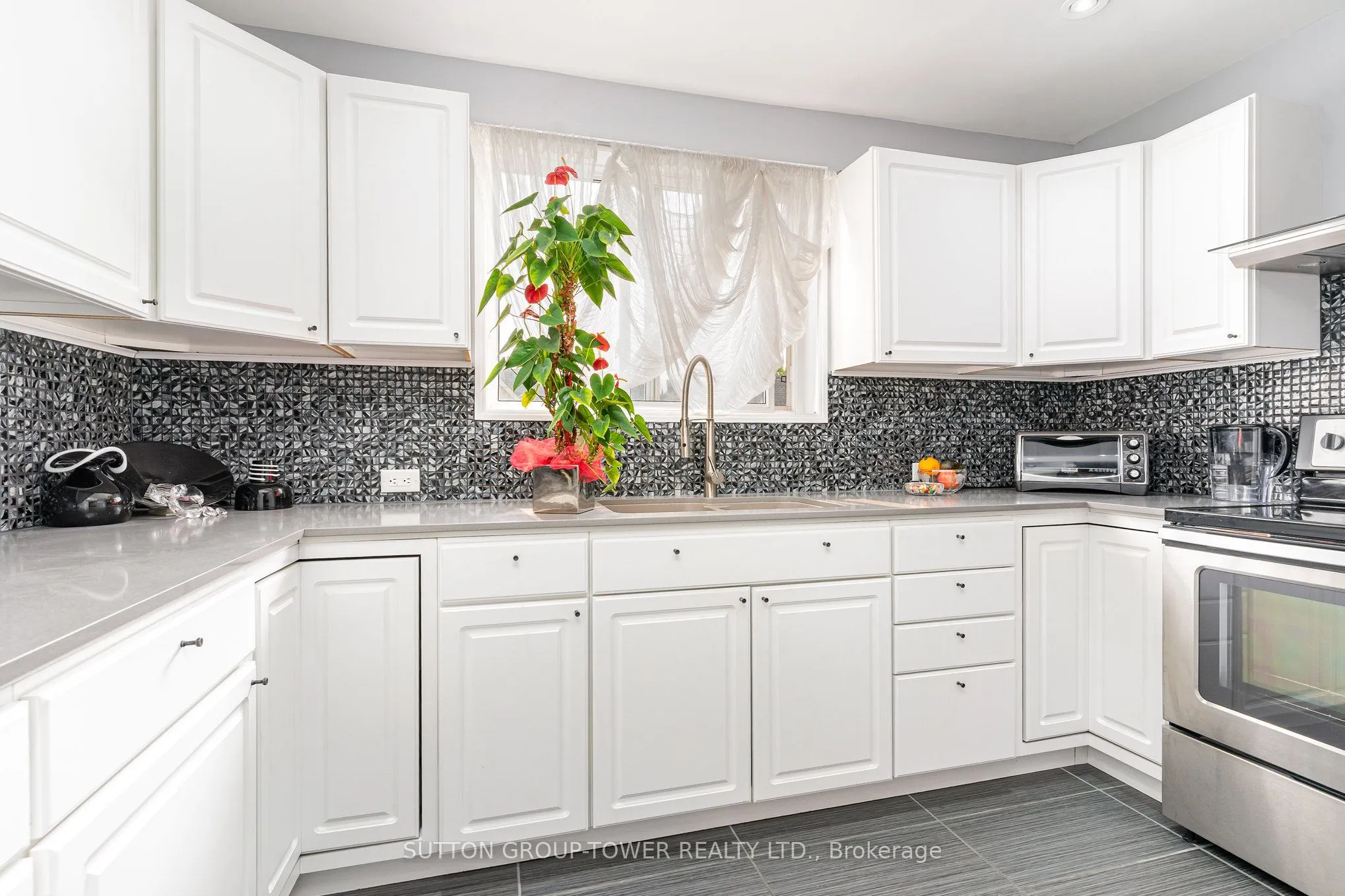 25 Douglas Avenue NE