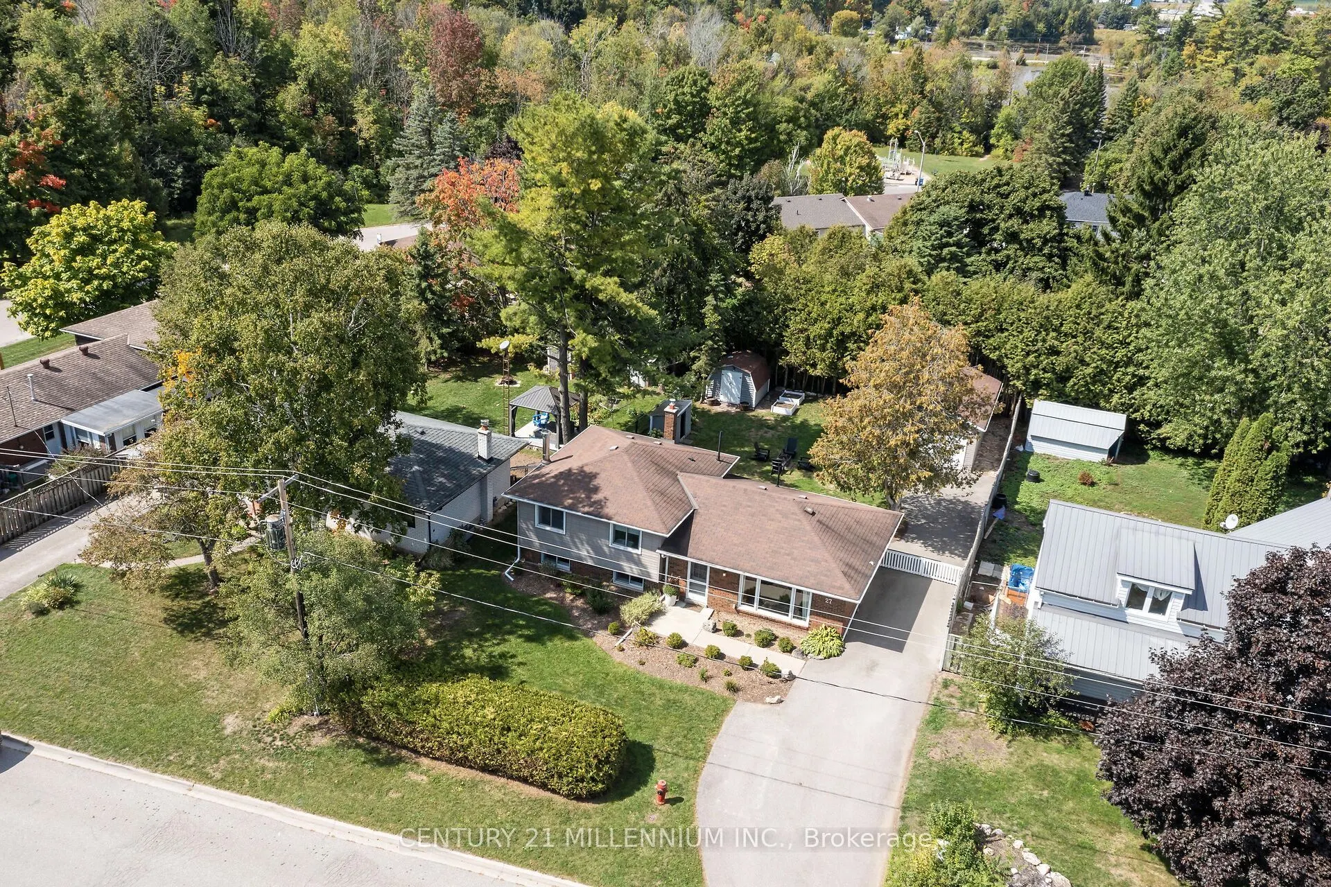 27 Dundas Street W