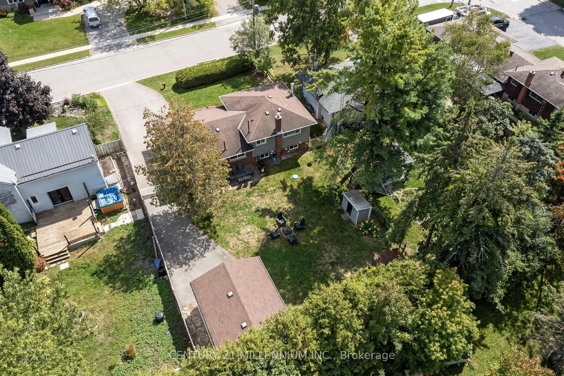 27 Dundas Street W