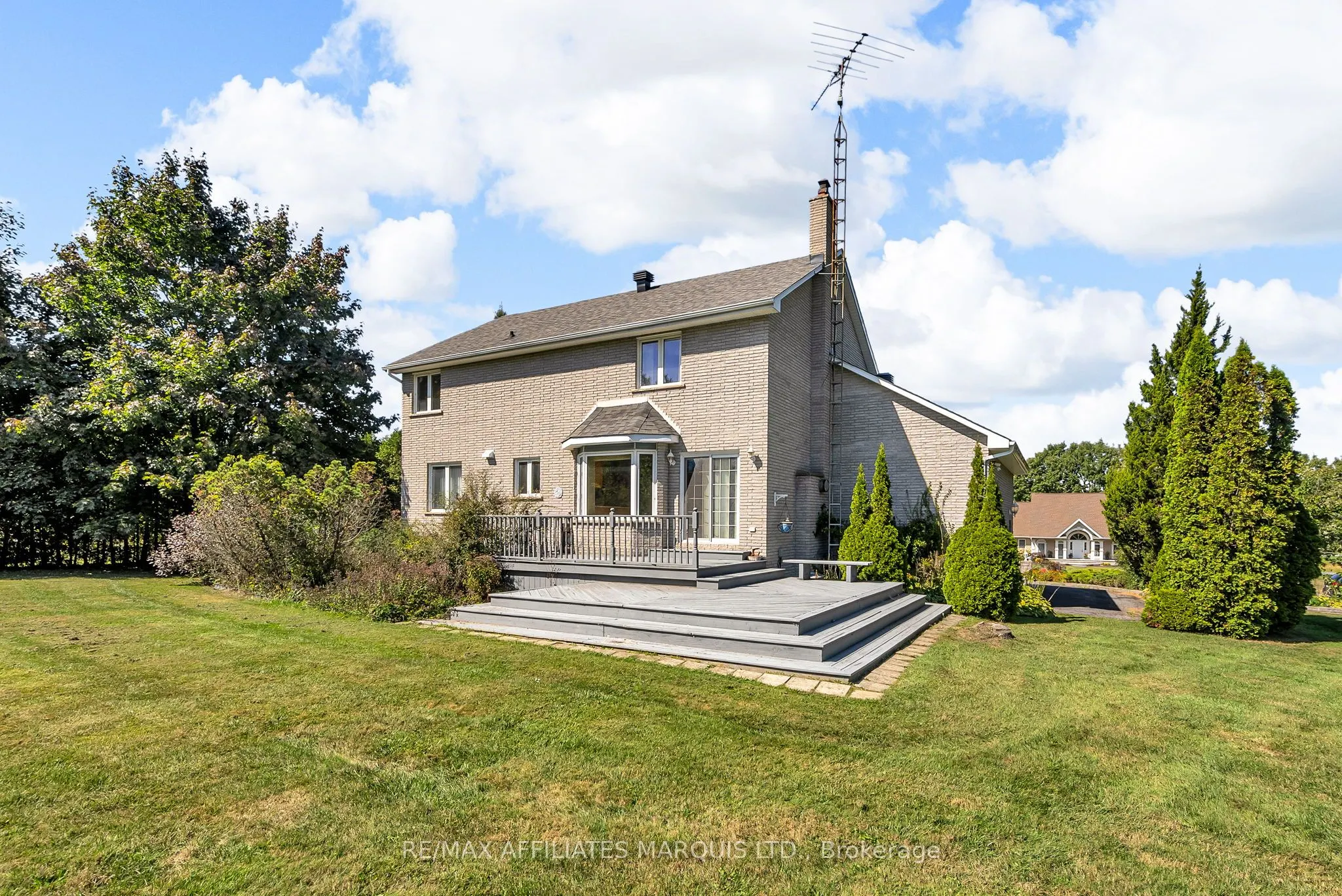5479 Poplar Avenue