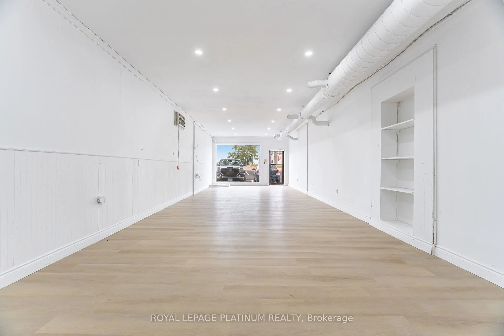 481 Dundas Street W, #6
