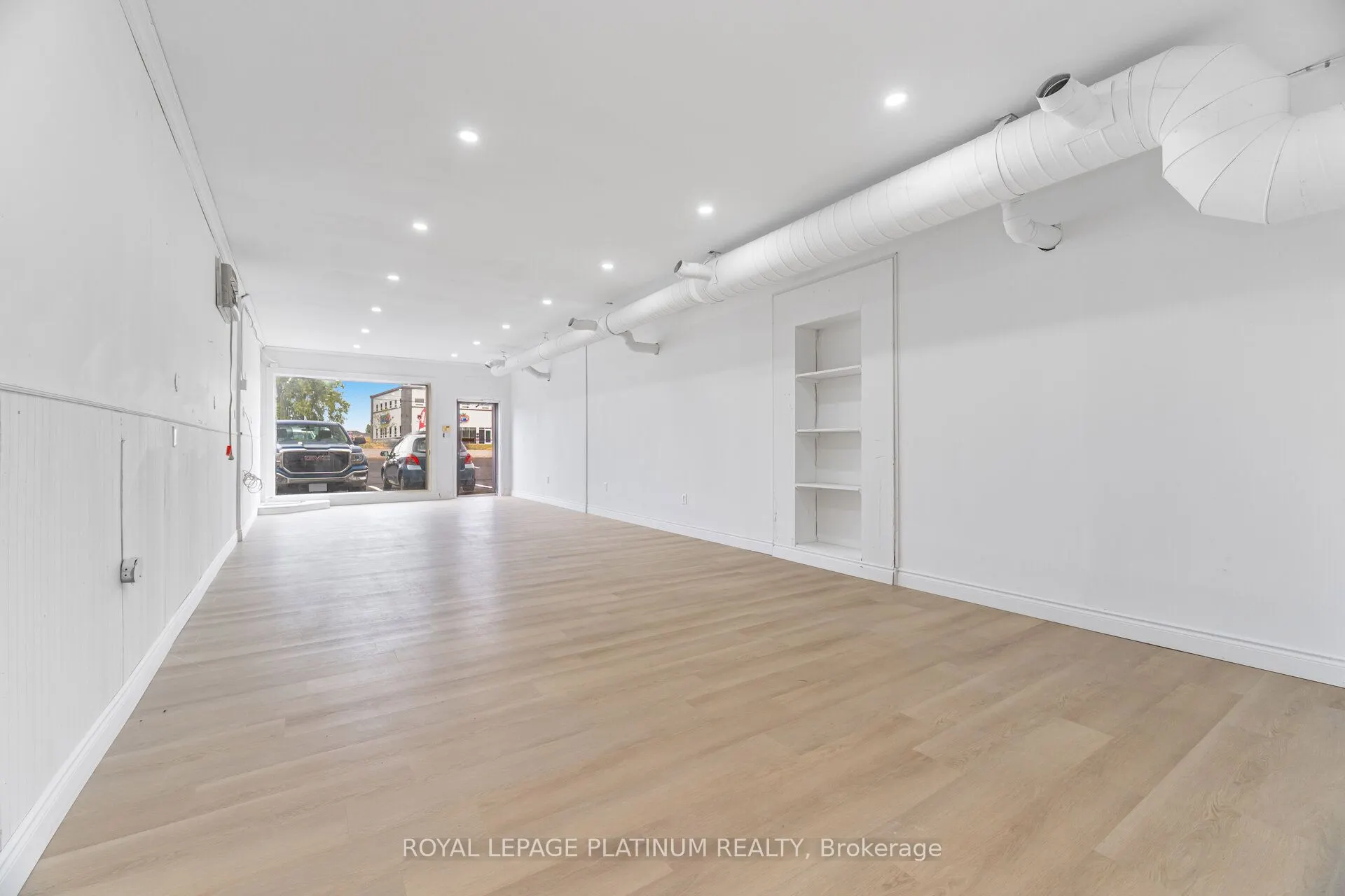 481 Dundas Street W, #6