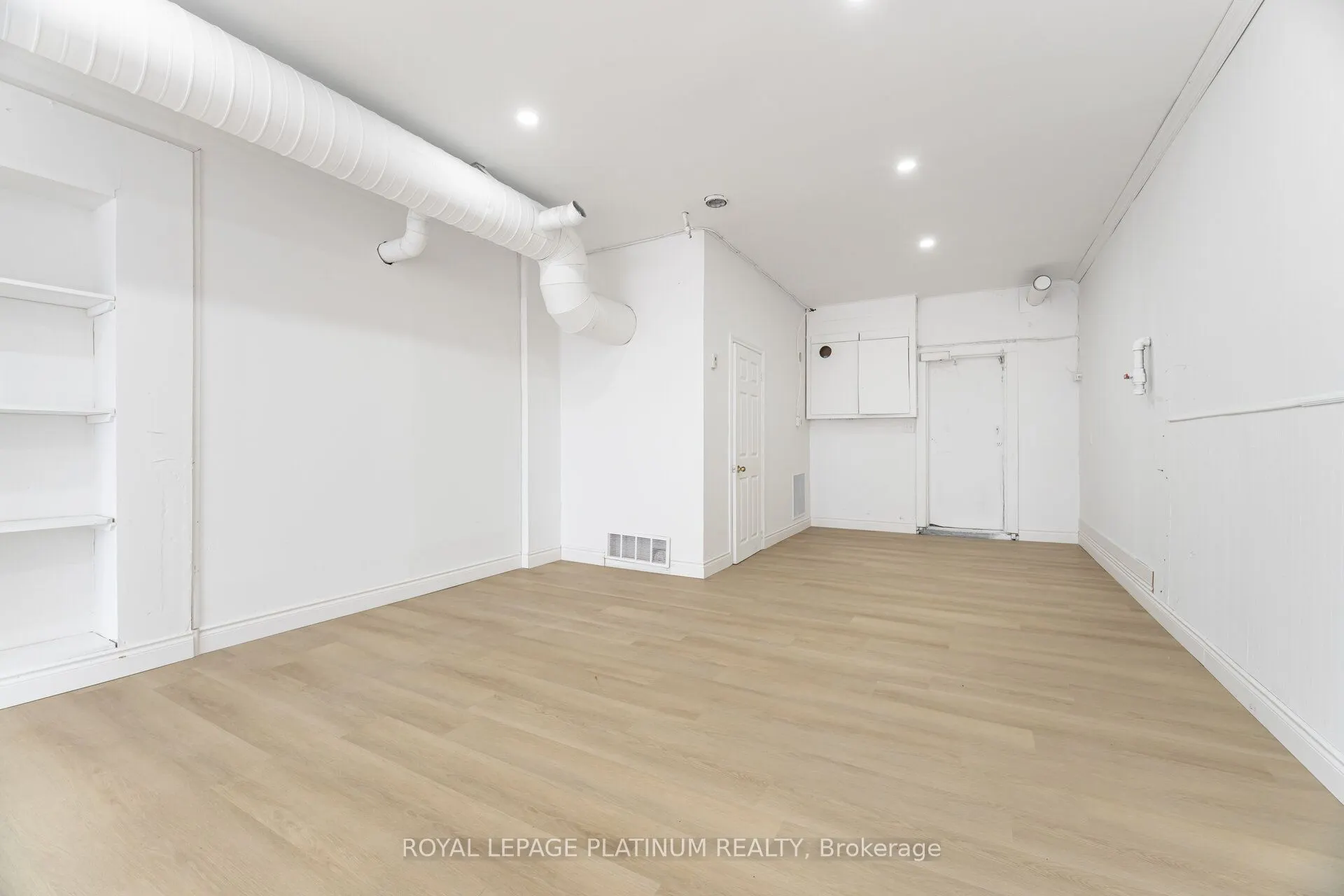 481 Dundas Street W, #6