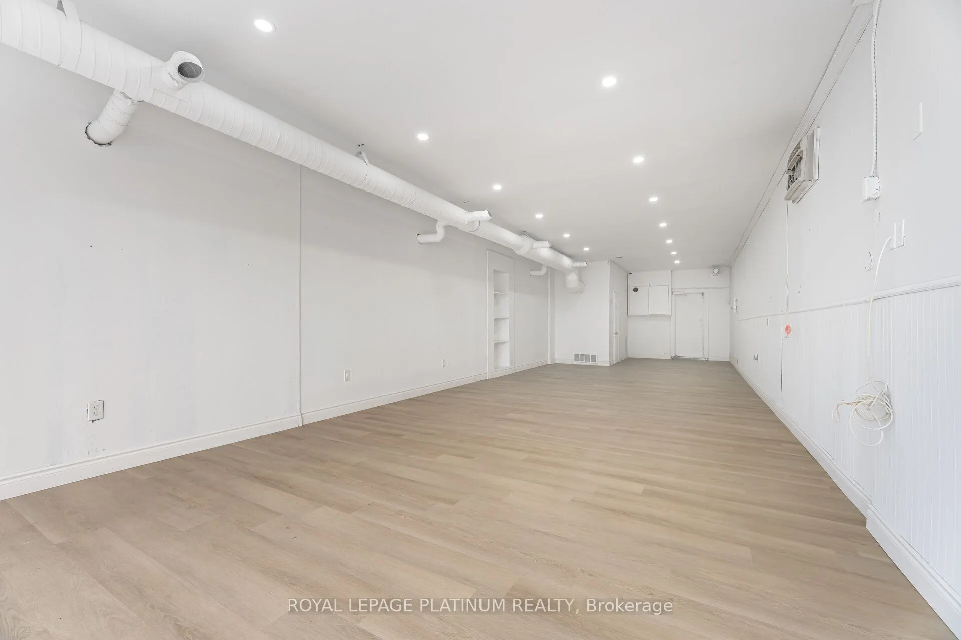 481 Dundas Street W, #6