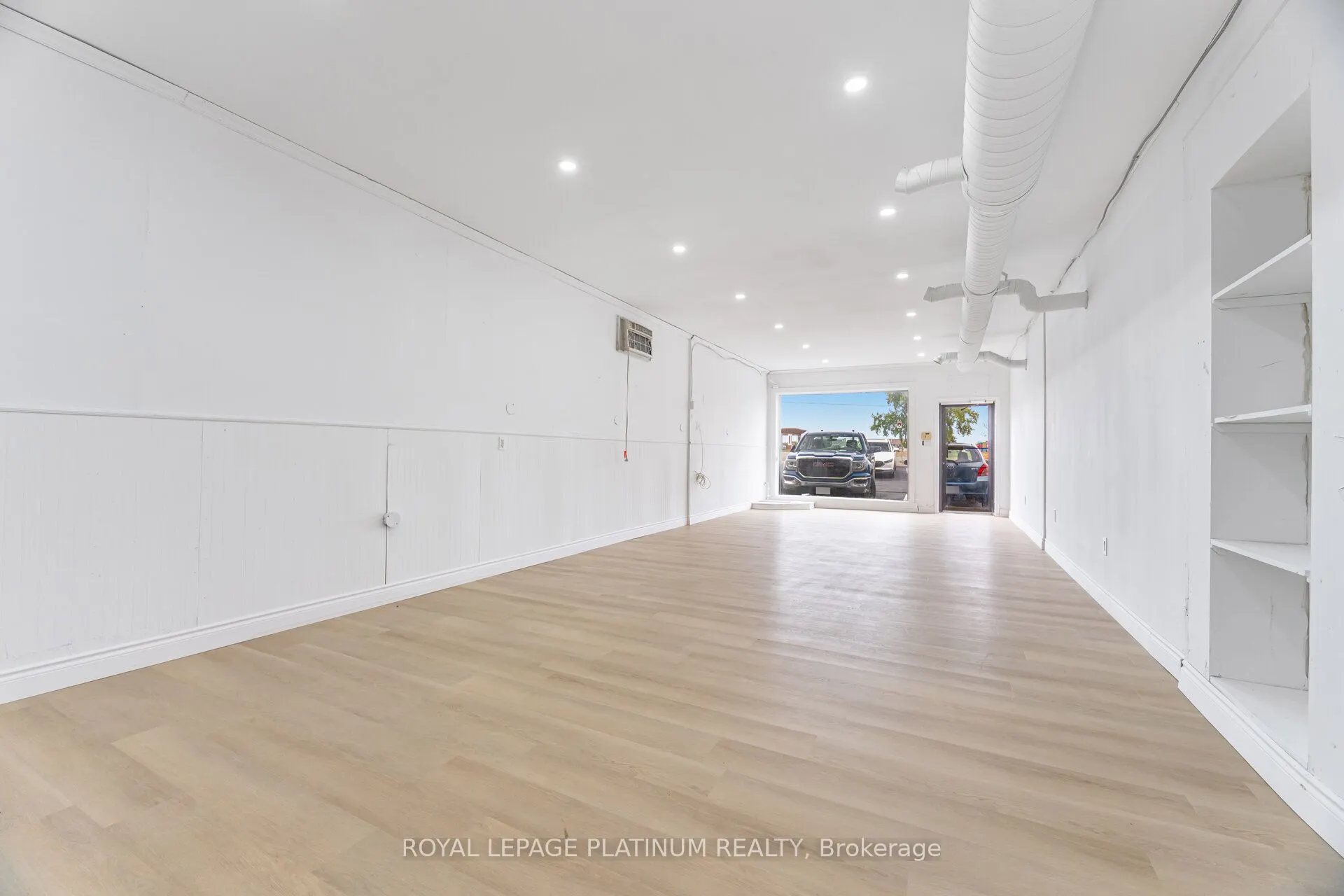 481 Dundas Street W, #6