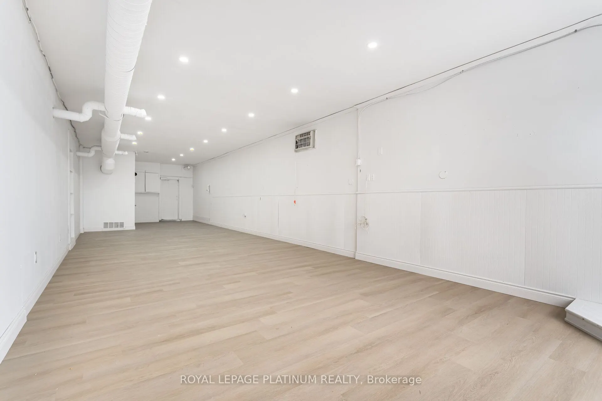 481 Dundas Street W, #6