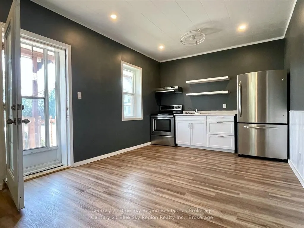 39 Principale Street W