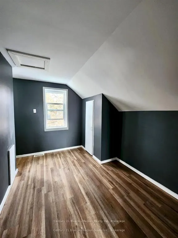 39 Principale Street W