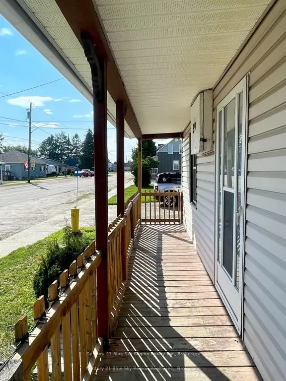 39 Principale Street W