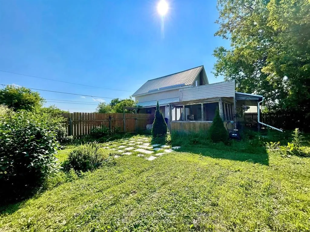 39 Principale Street W