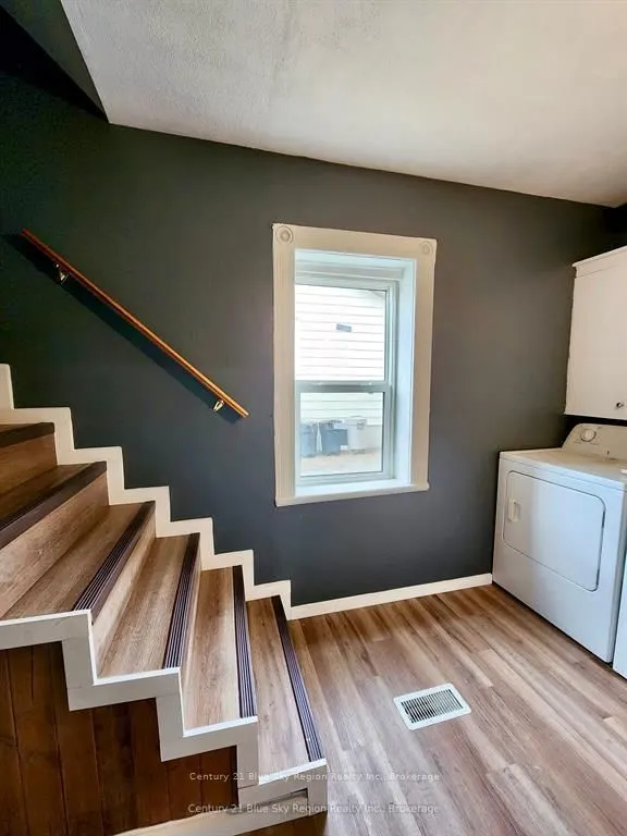 39 Principale Street W