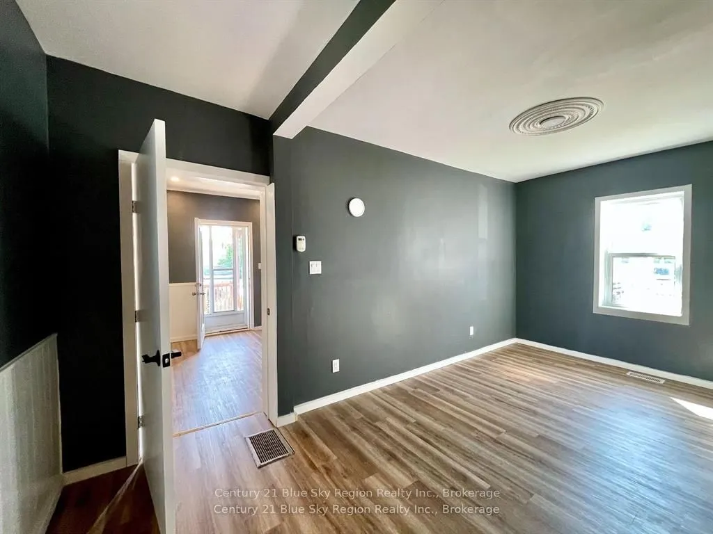 39 Principale Street W