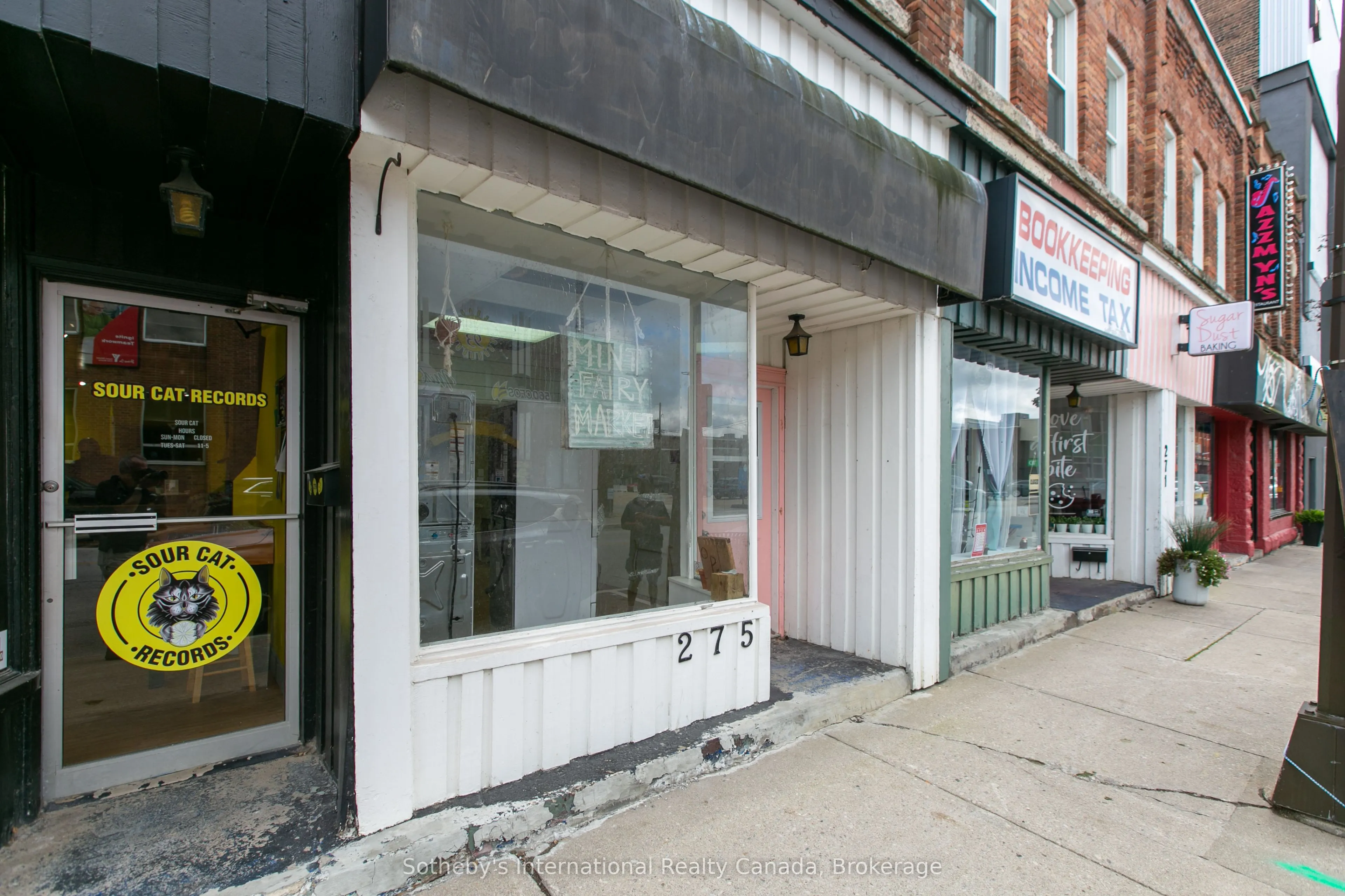 261 9th Street E