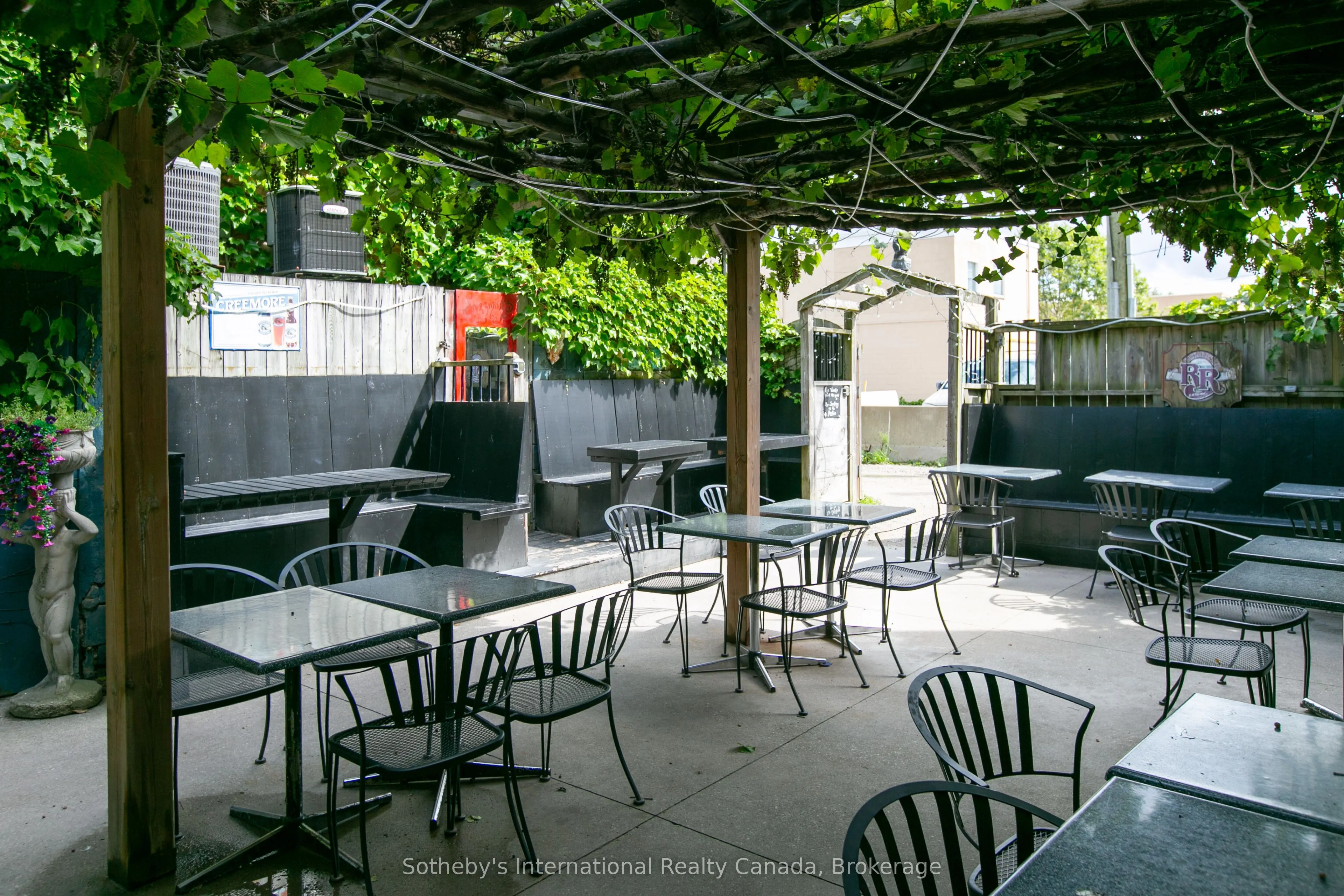 261 9th Street E