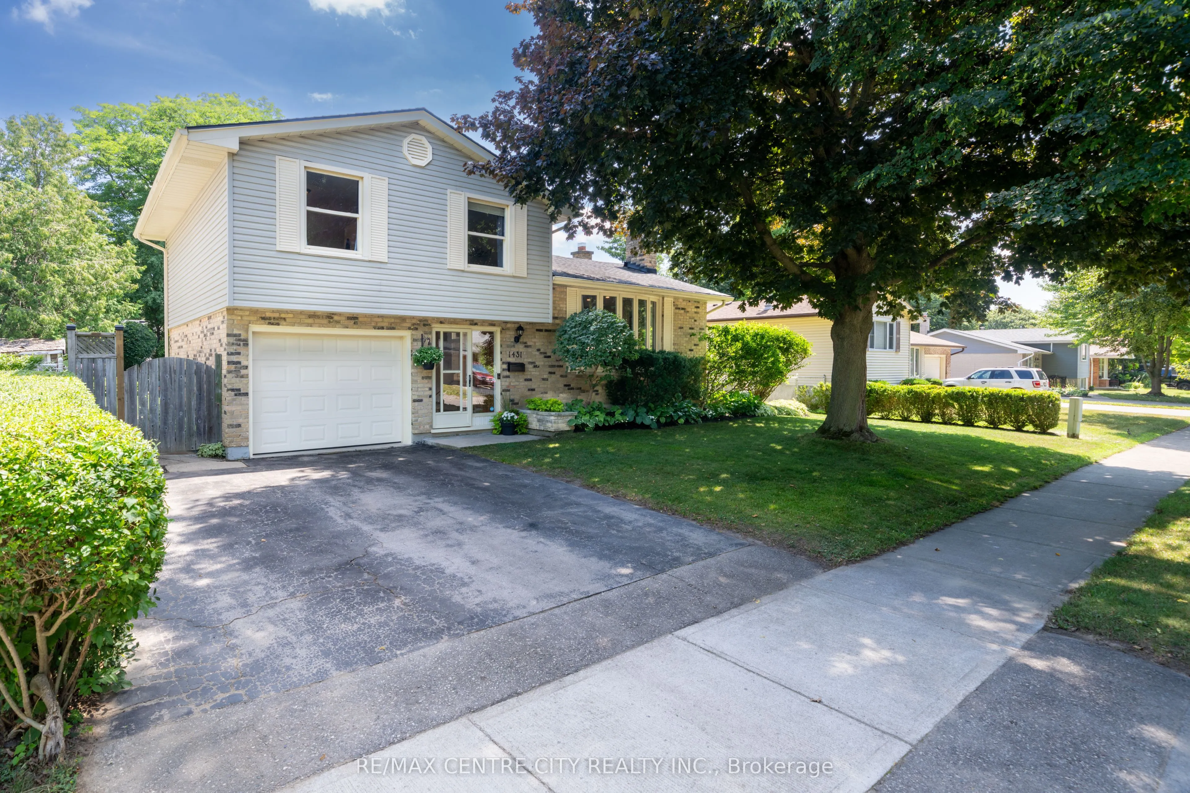 1431 STONEYBROOK Crescent