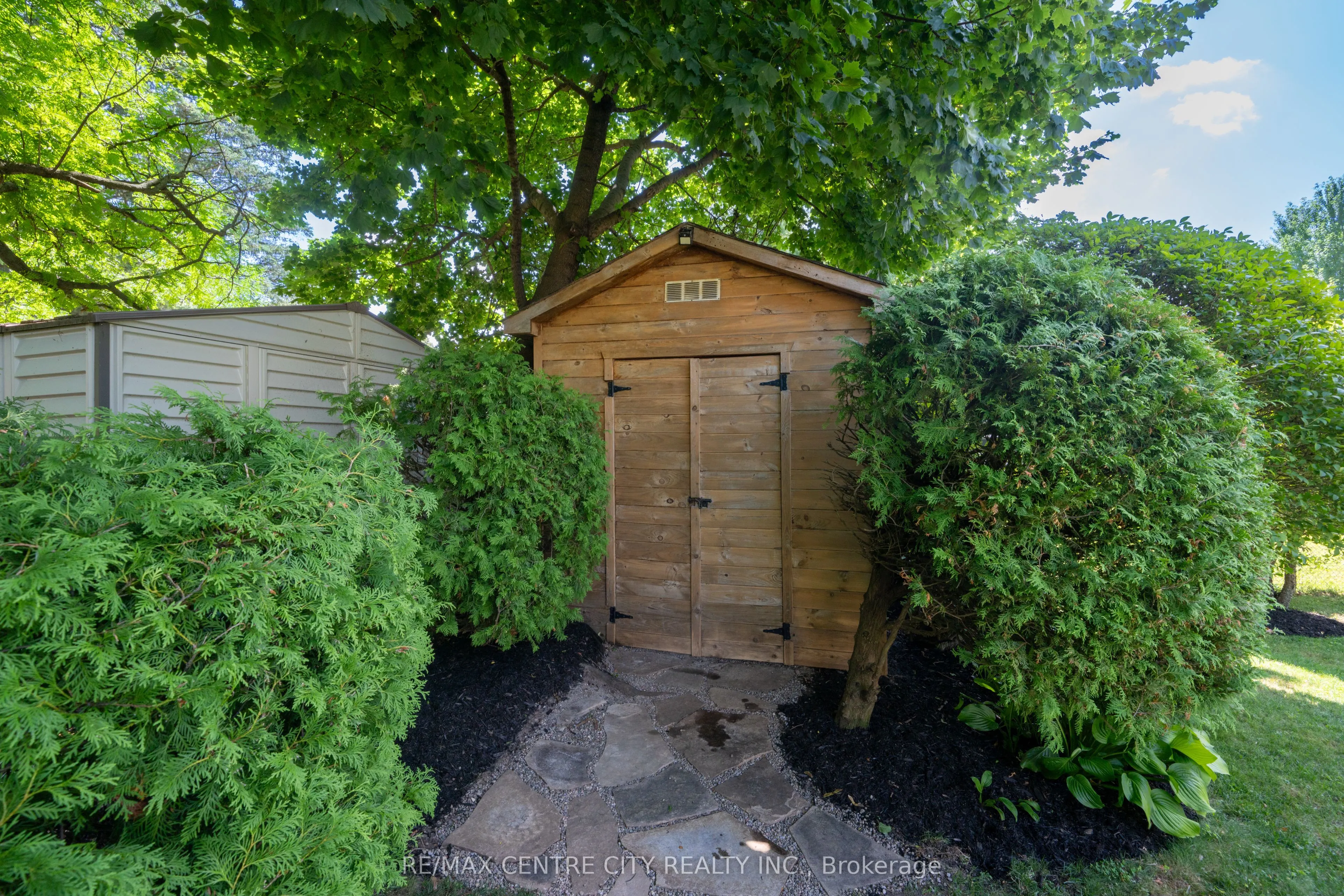 1431 STONEYBROOK Crescent