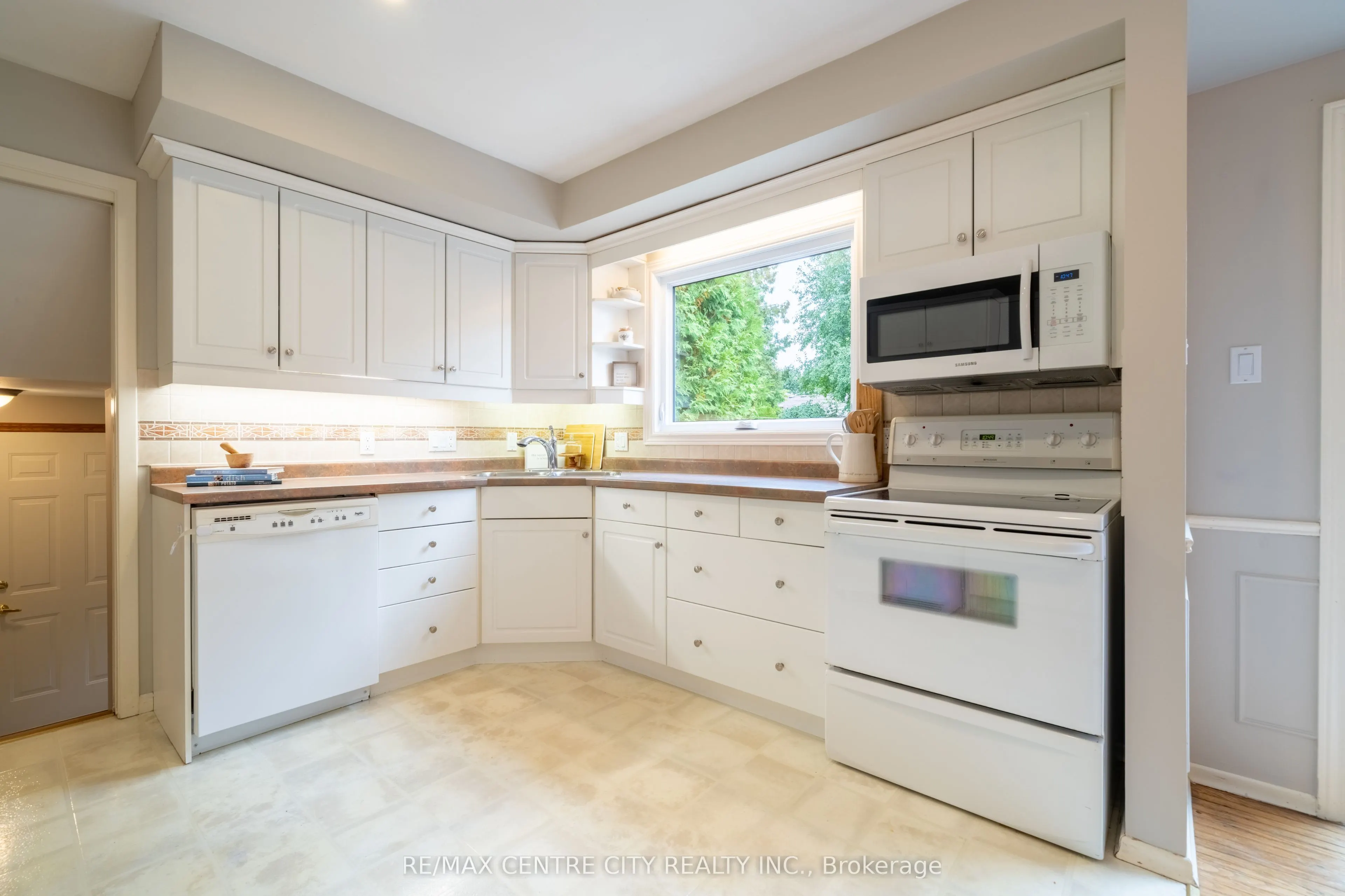 1431 STONEYBROOK Crescent