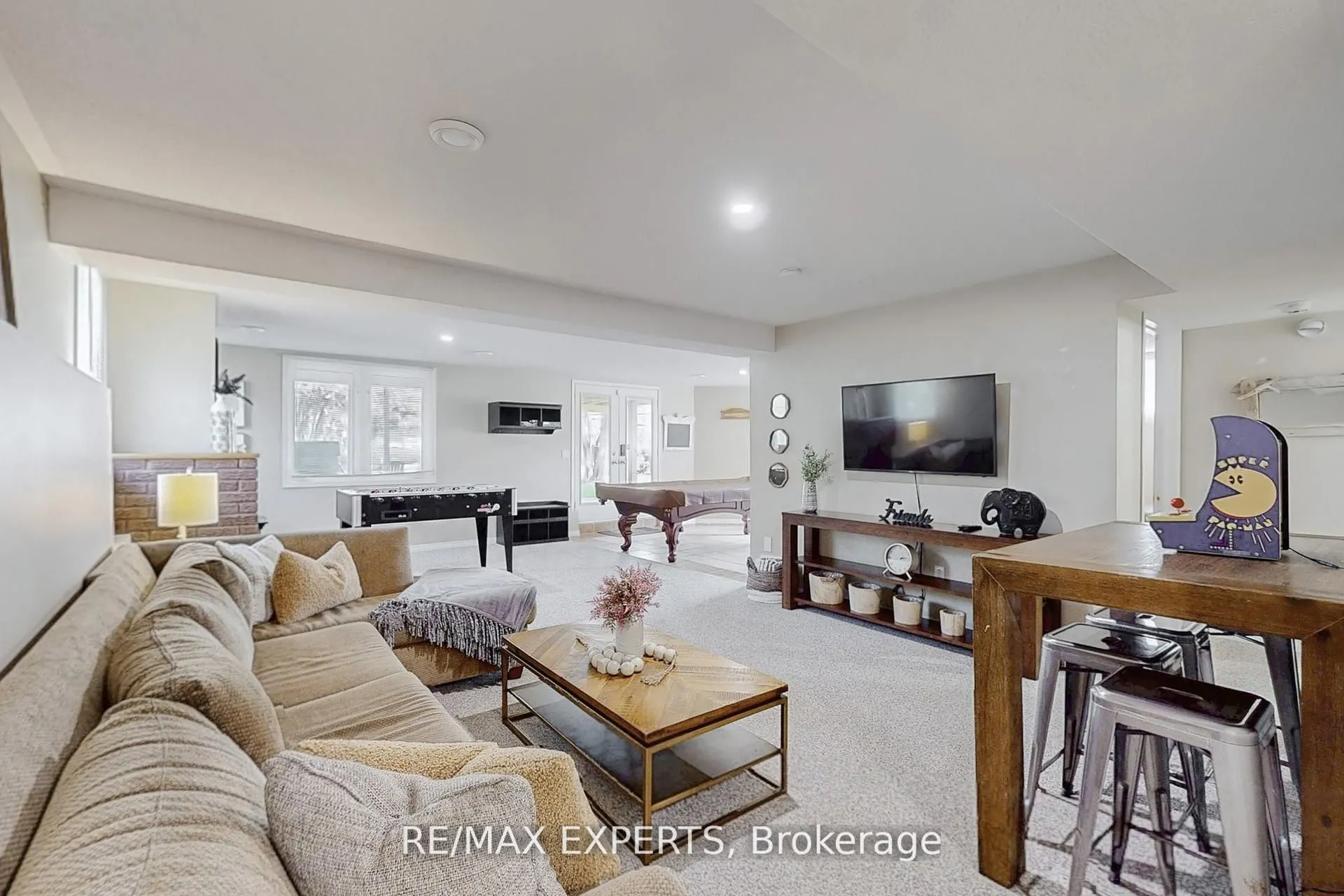 60 River Drive
