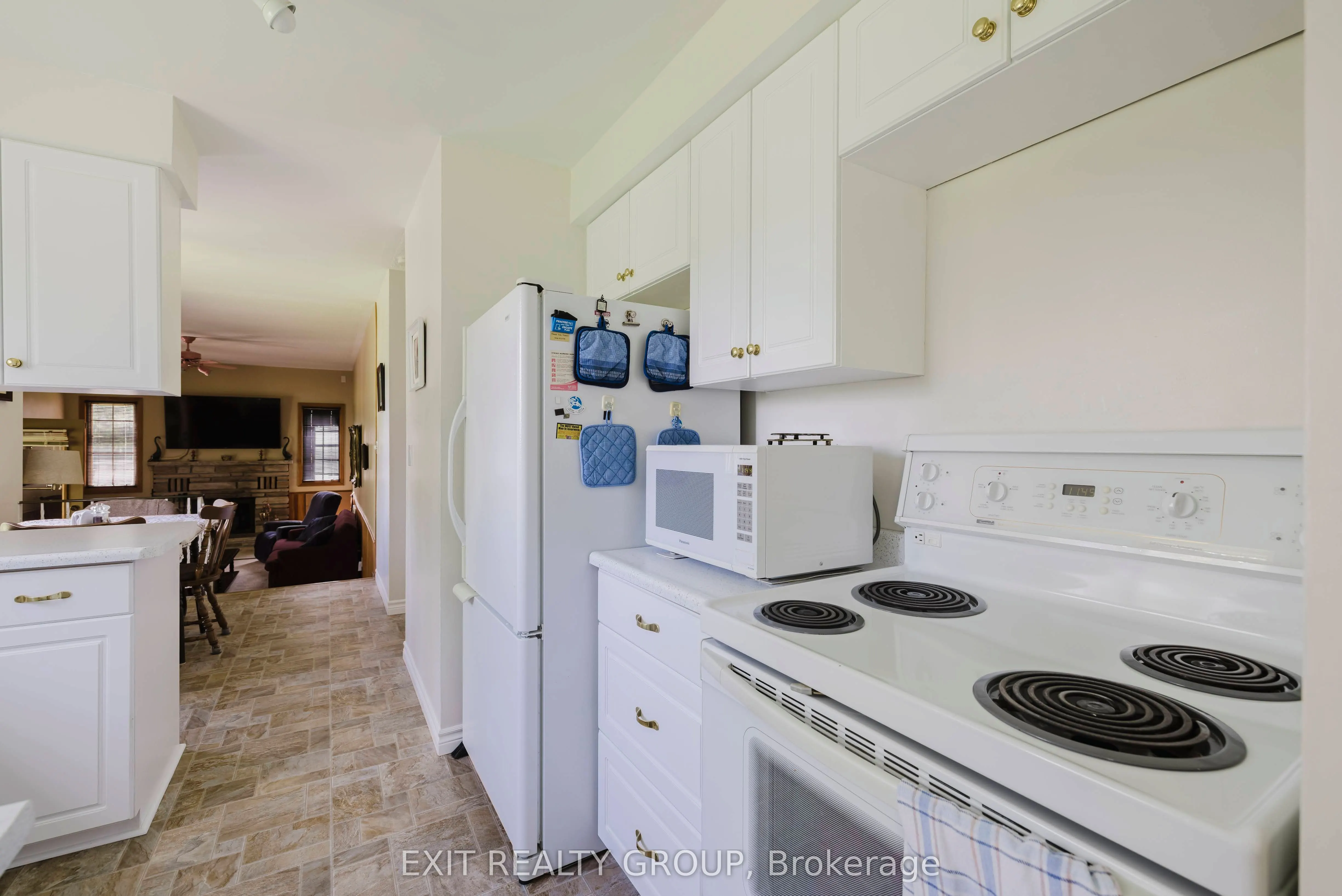 152 Chatterton Valley Crescent