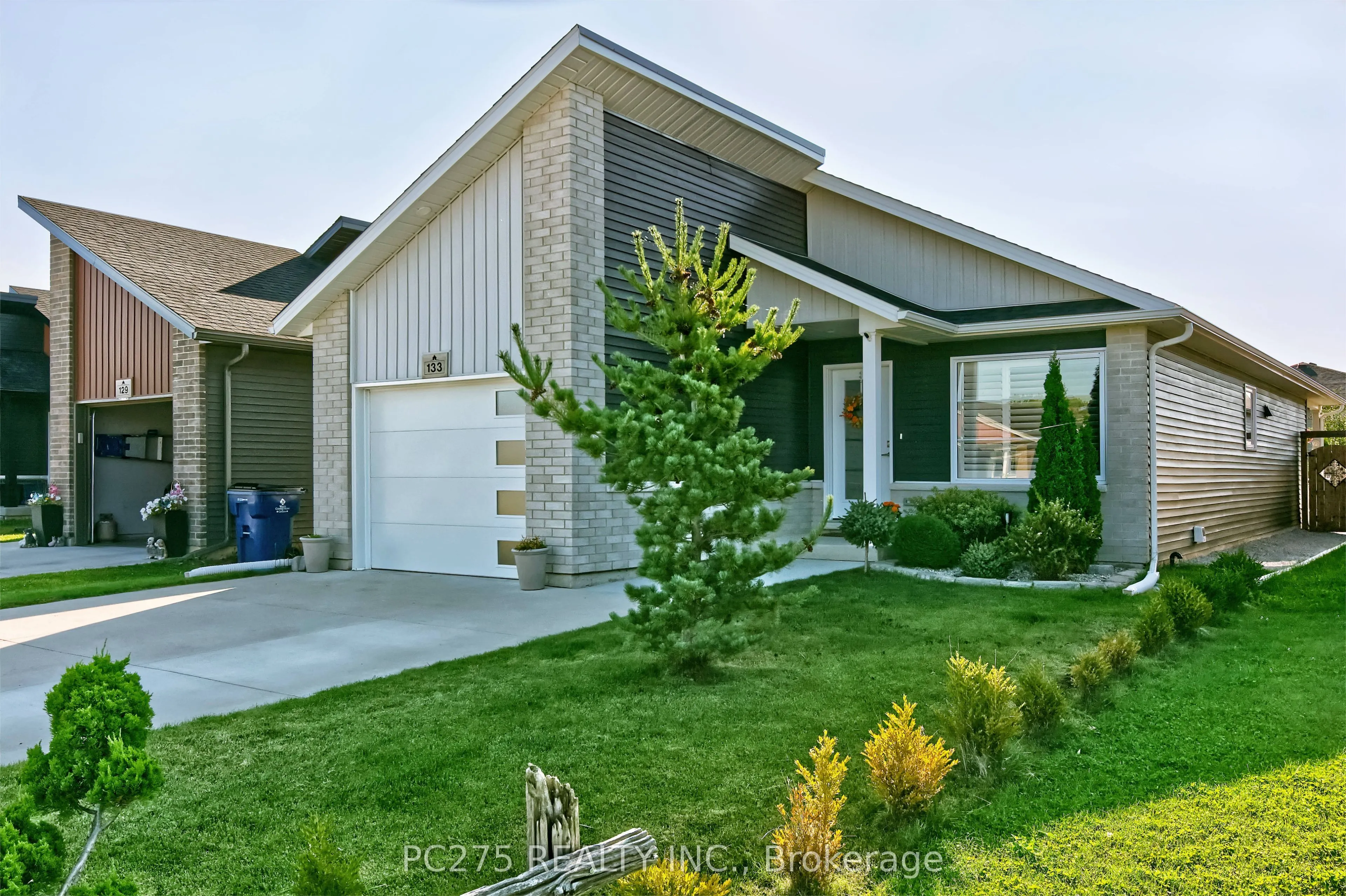 133 Moonstone Crescent