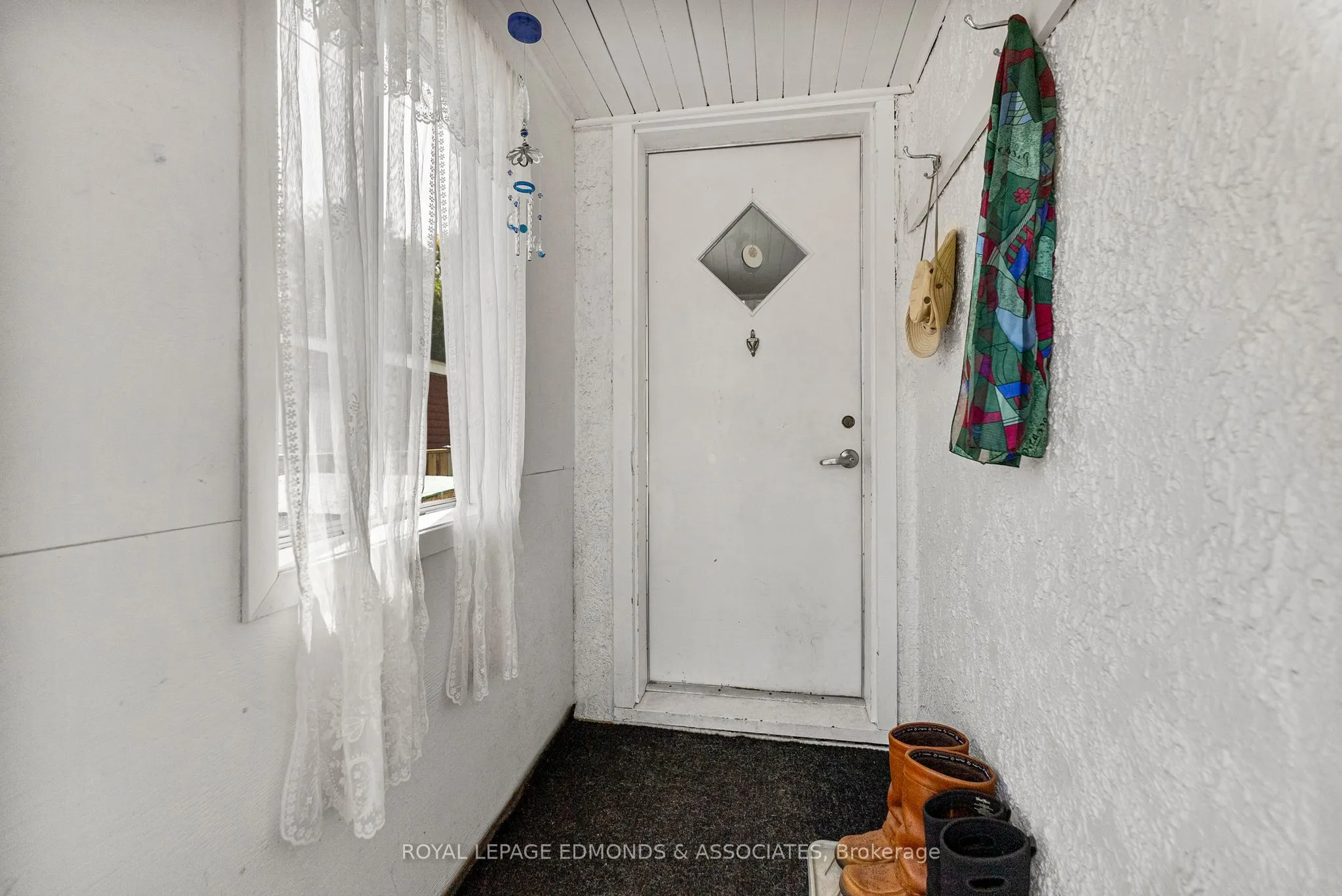 916 Pembroke Street W
