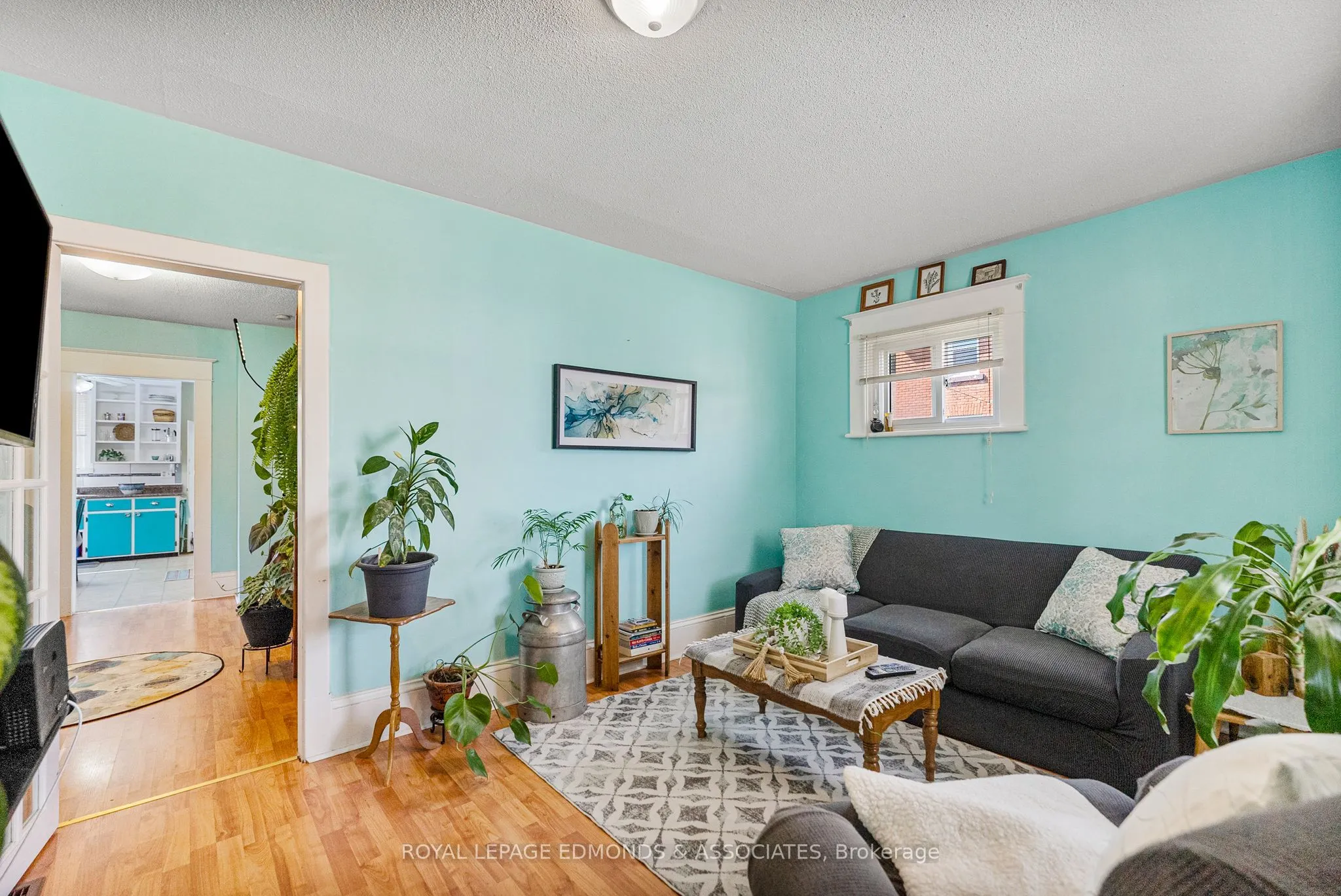 916 Pembroke Street W