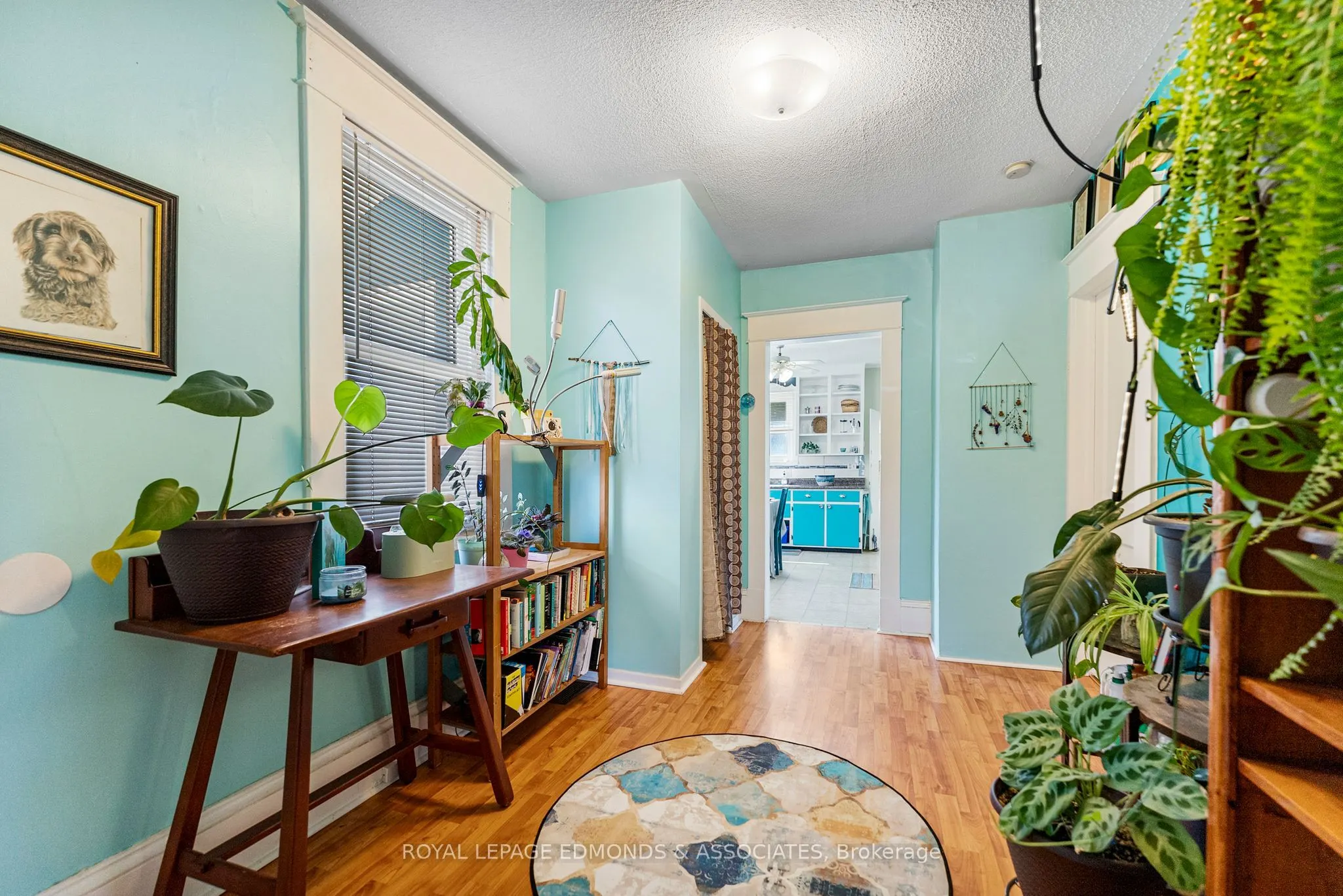 916 Pembroke Street W