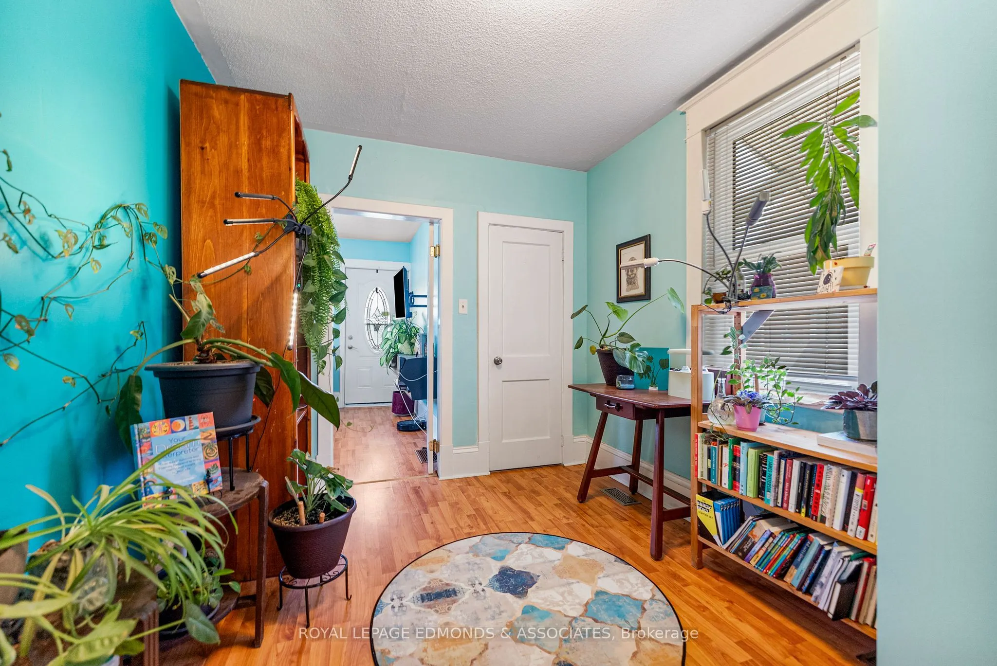 916 Pembroke Street W