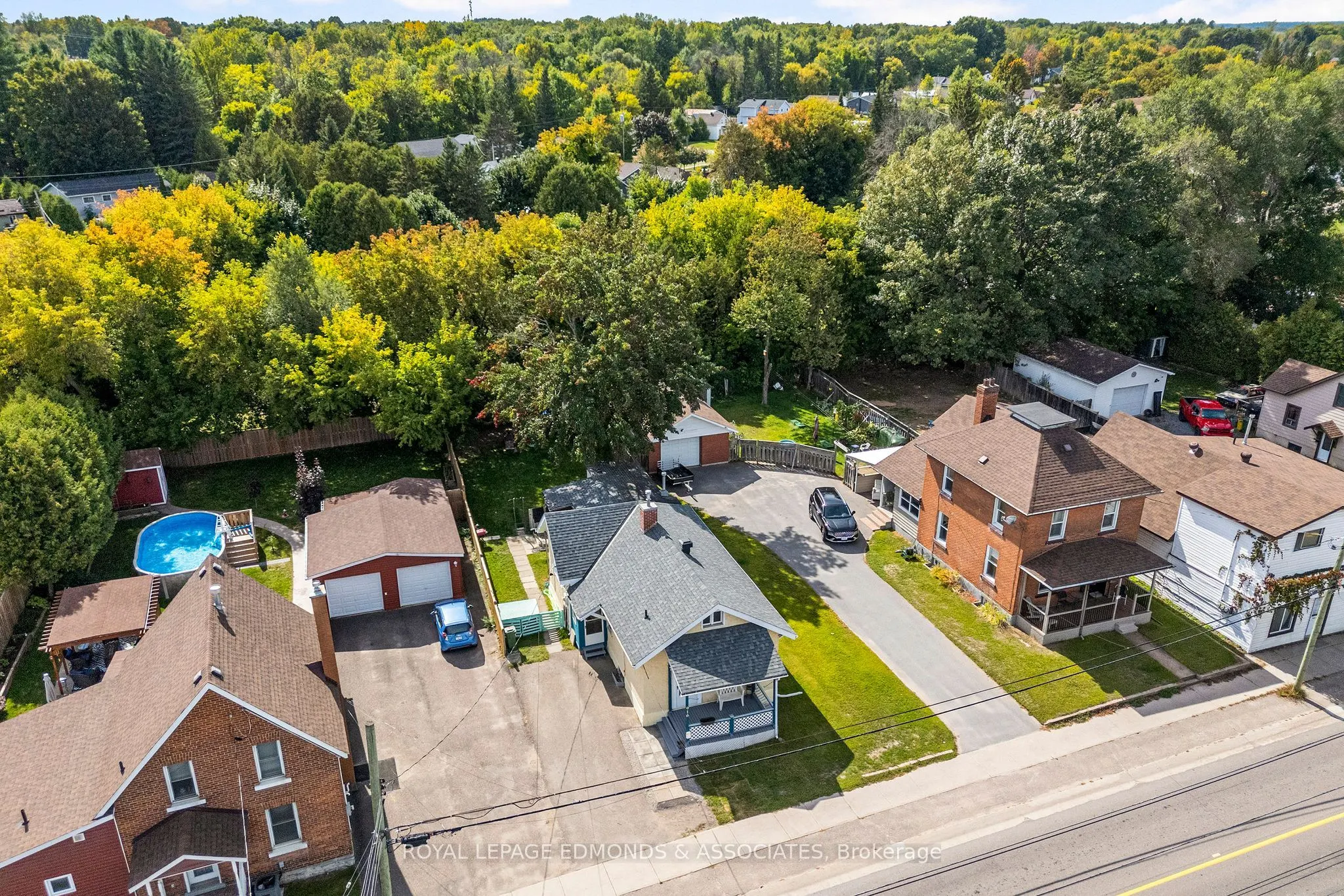916 Pembroke Street W