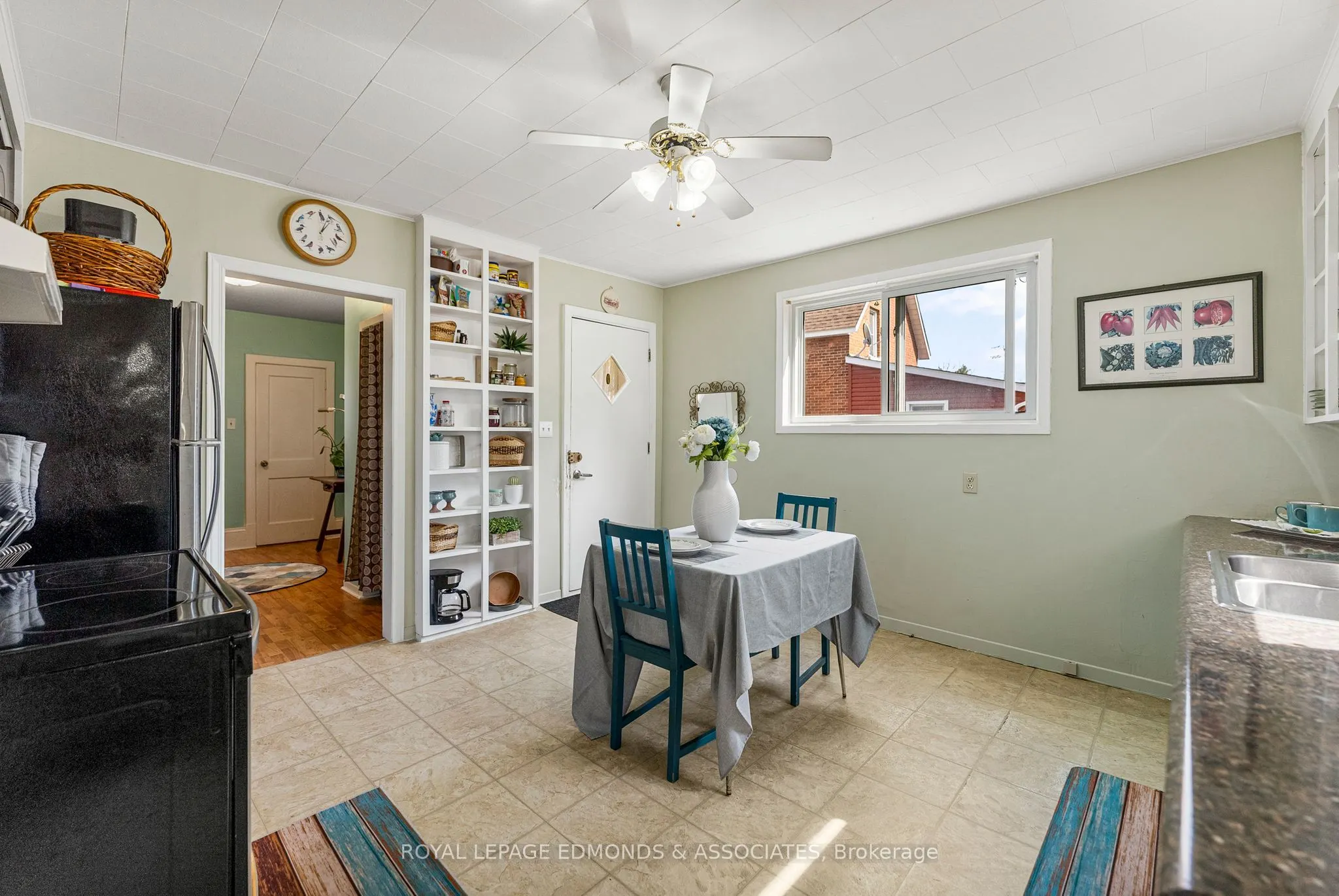 916 Pembroke Street W