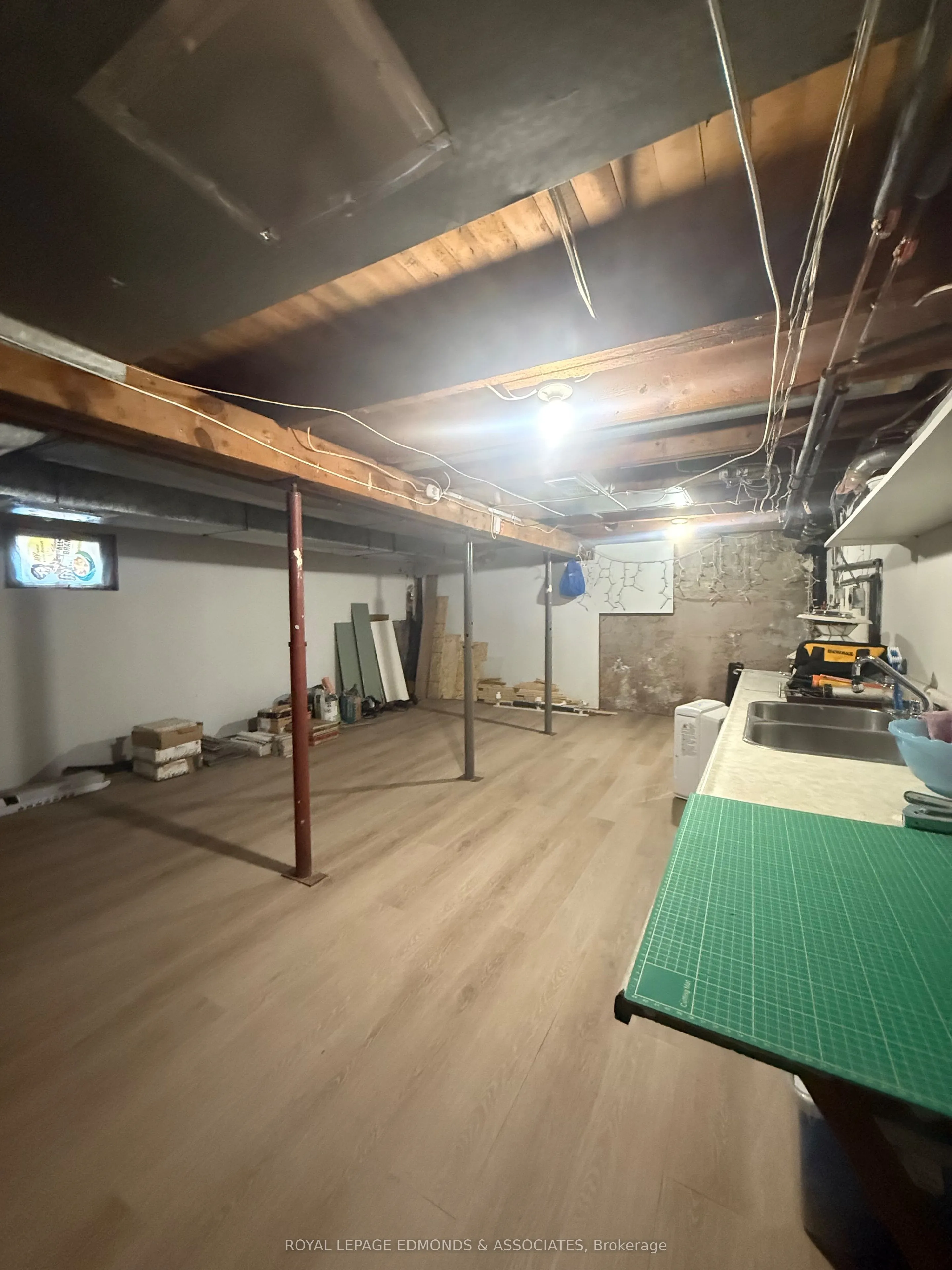 916 Pembroke Street W