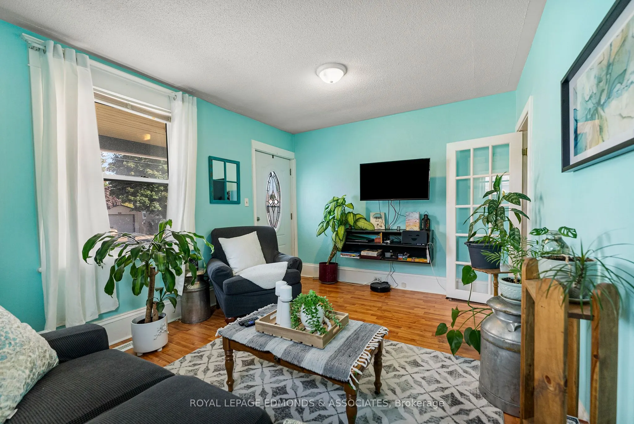 916 Pembroke Street W