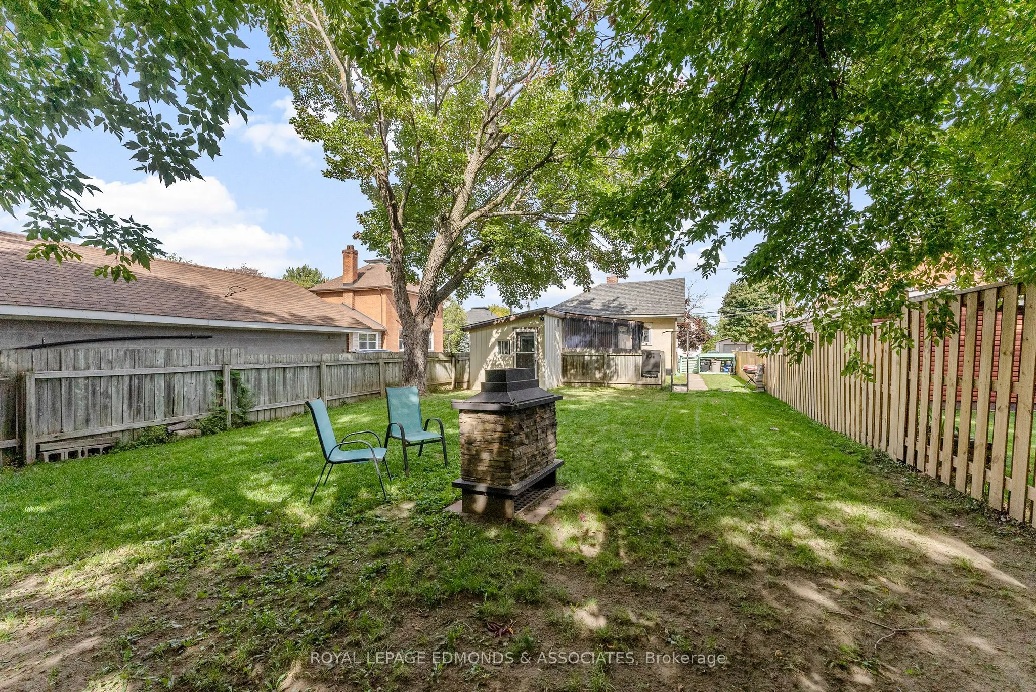 916 Pembroke Street W