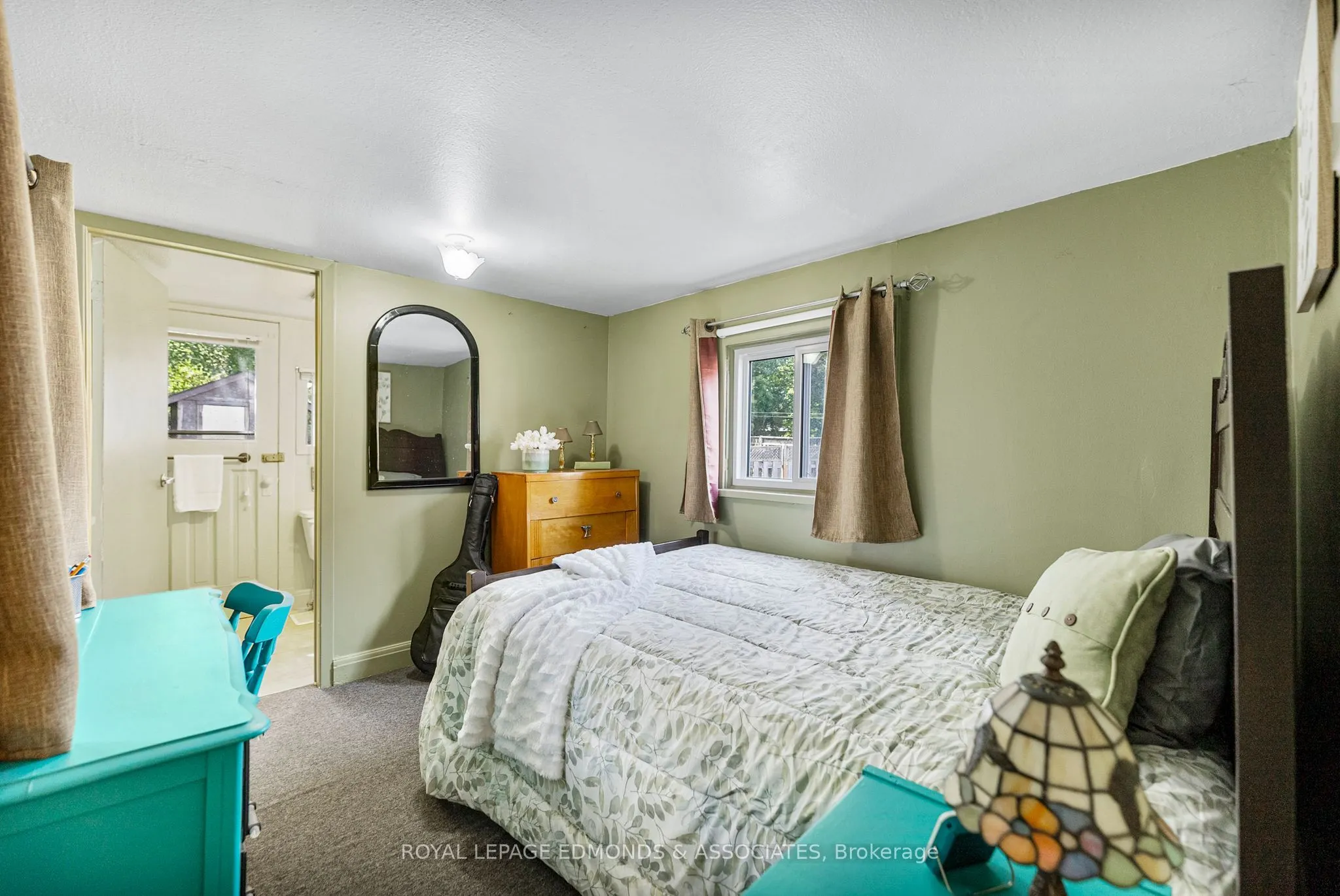 916 Pembroke Street W