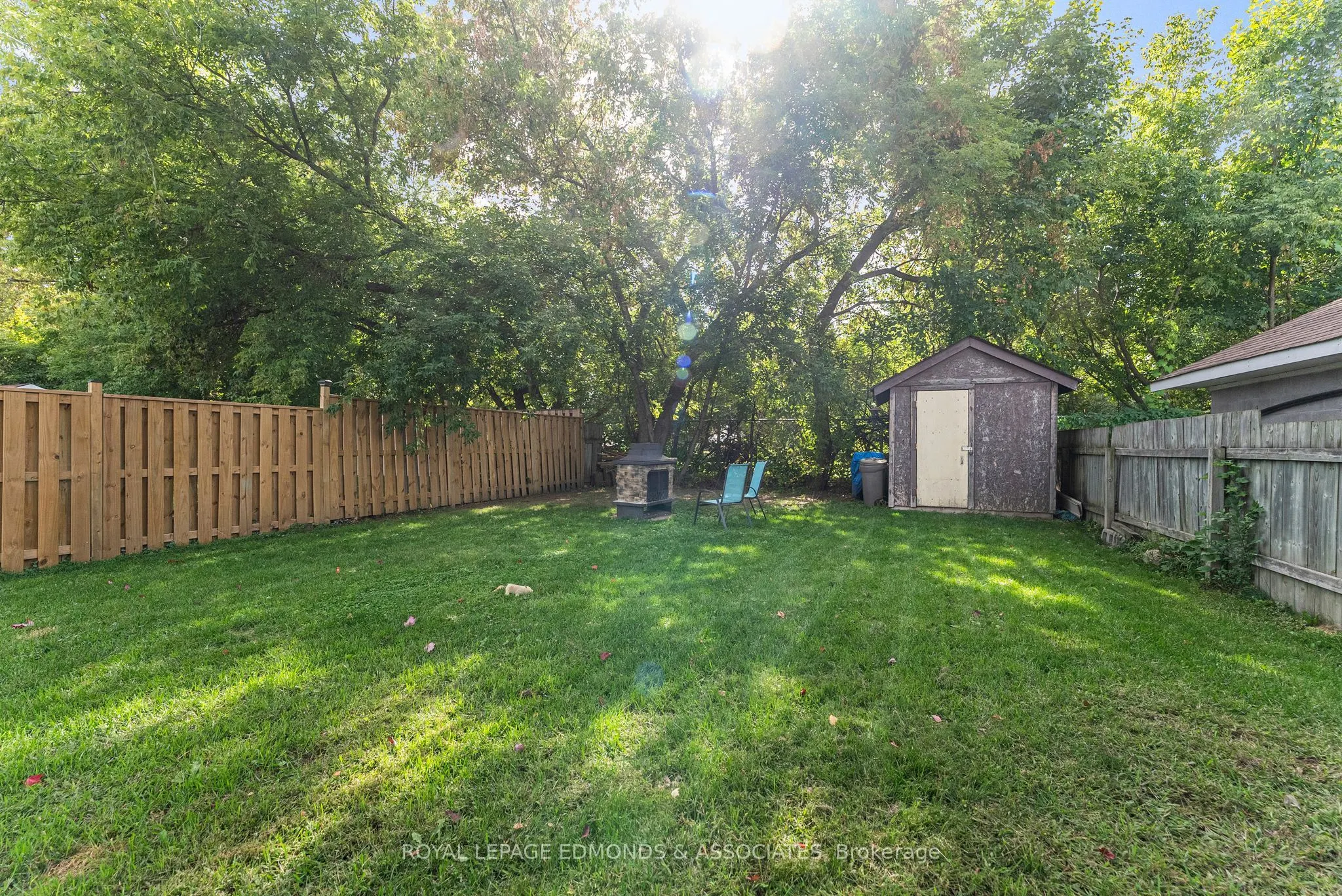 916 Pembroke Street W