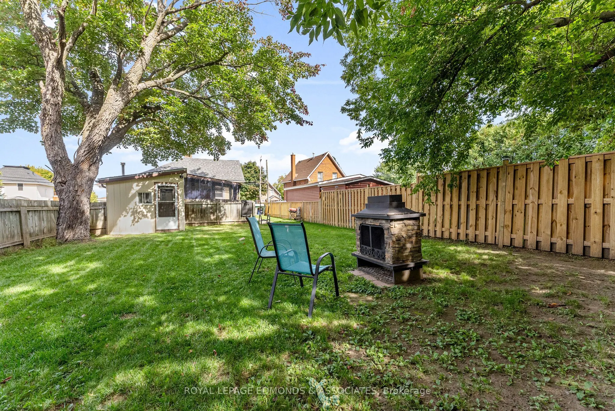 916 Pembroke Street W
