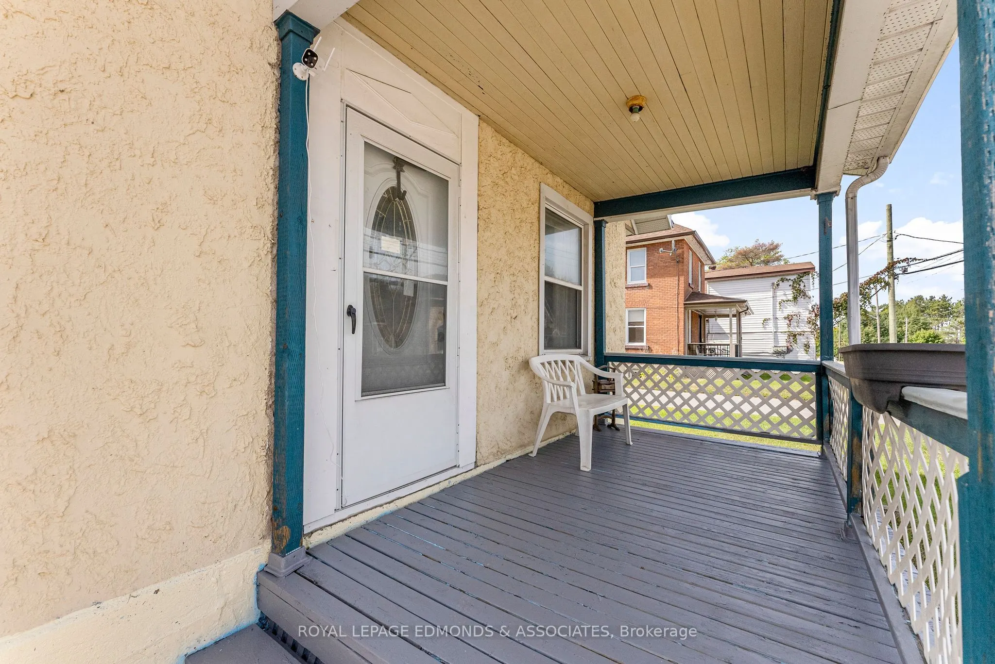 916 Pembroke Street W