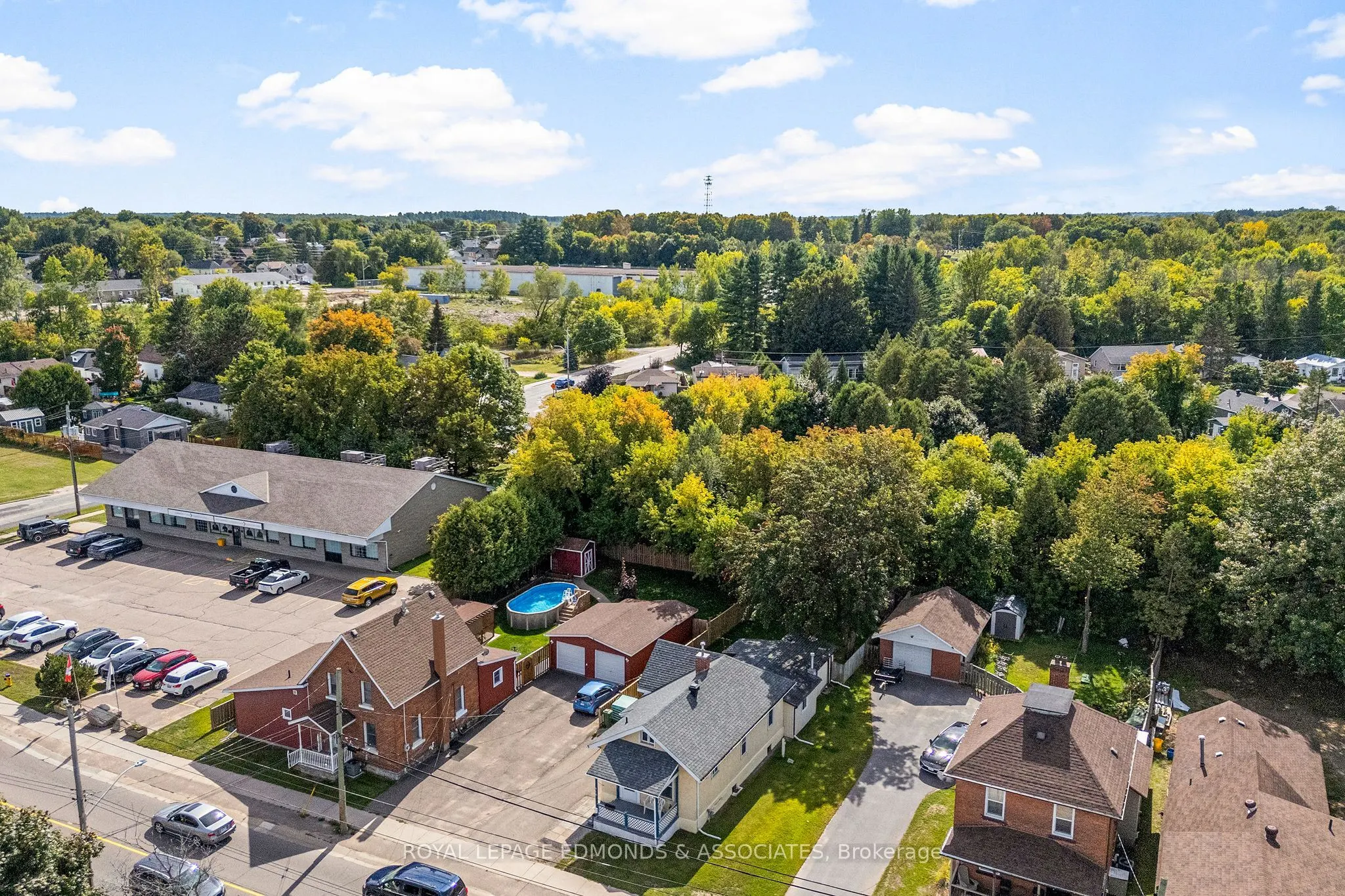 916 Pembroke Street W